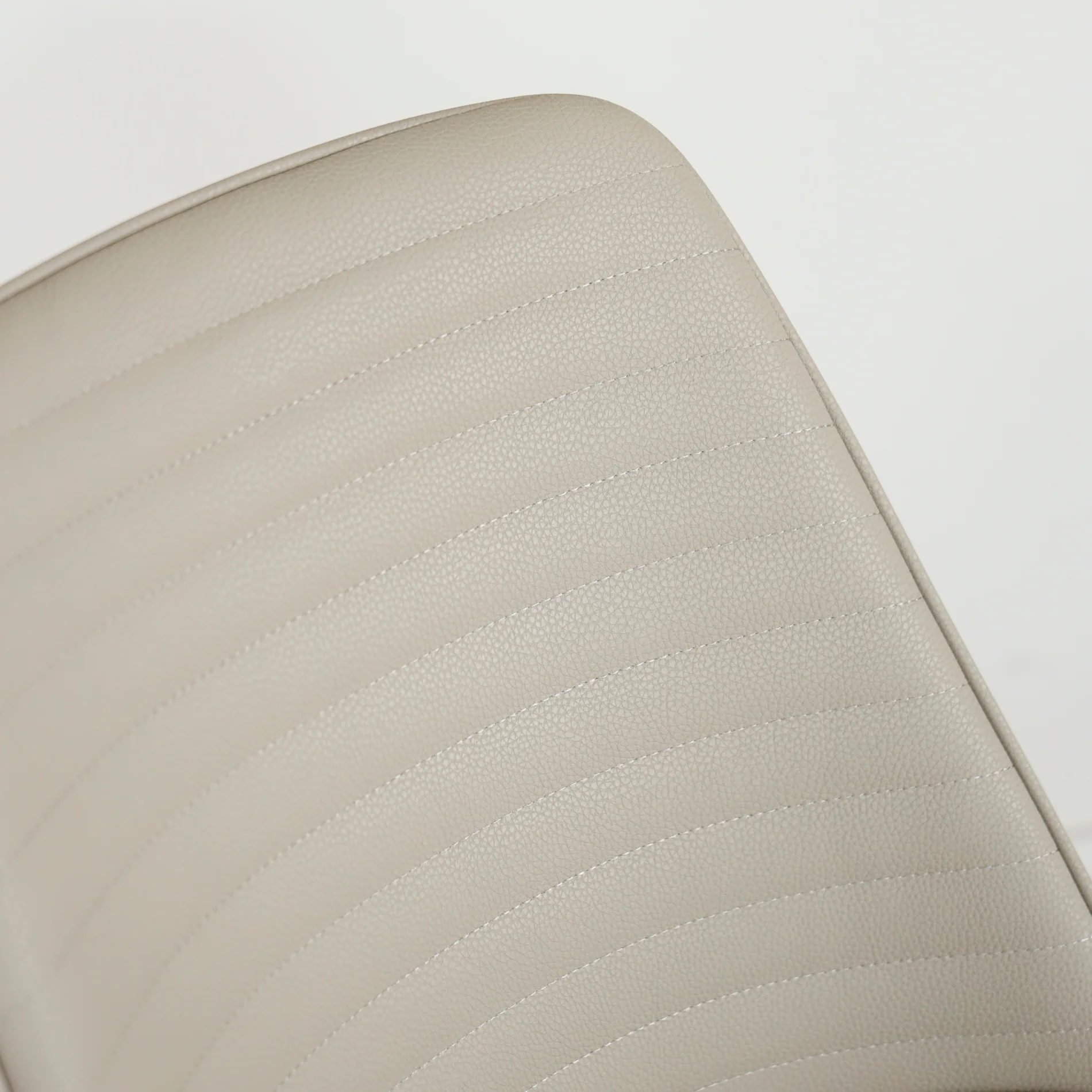Chaise de cuisine en cuir végane taupe - Alice - Image 3
