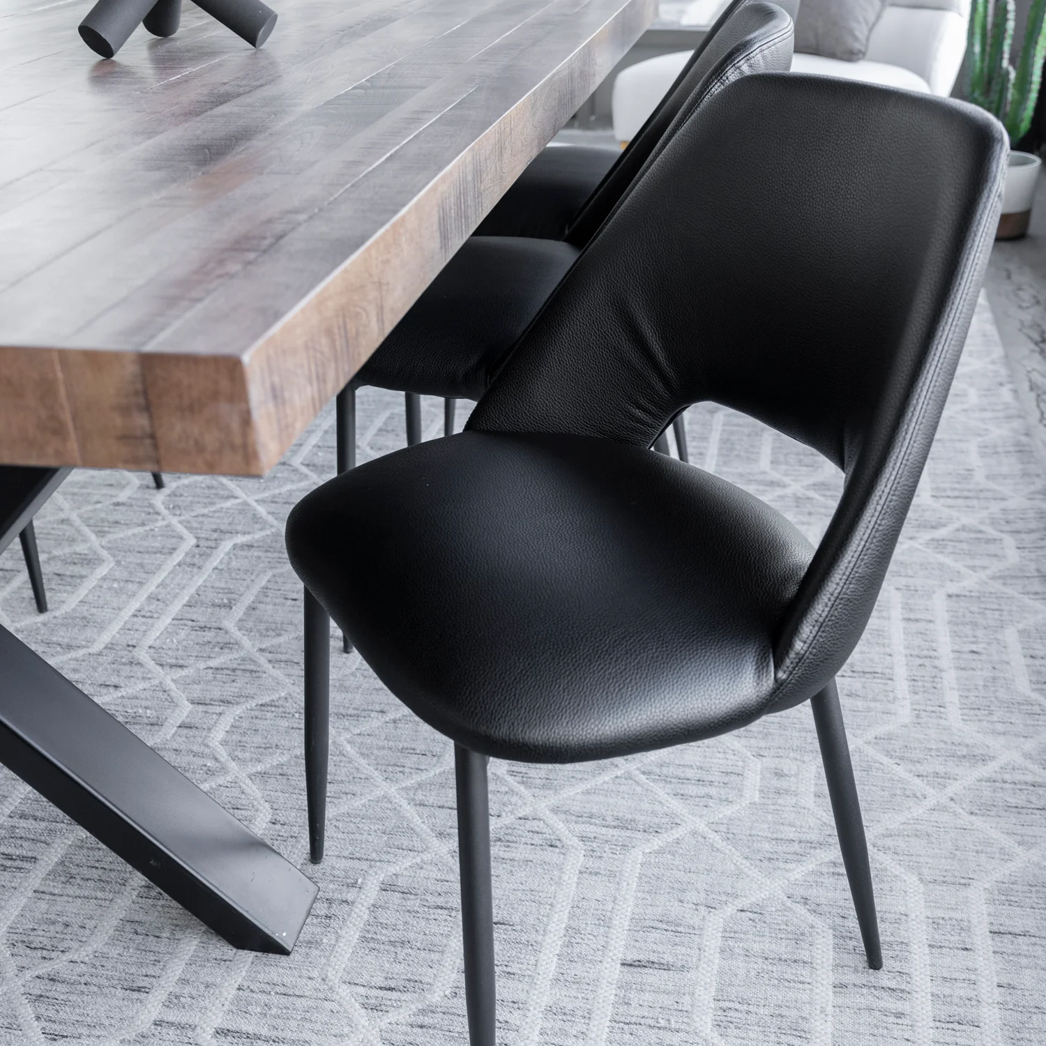 Chaise de cuisine en cuir noir - Germaine - Image 6