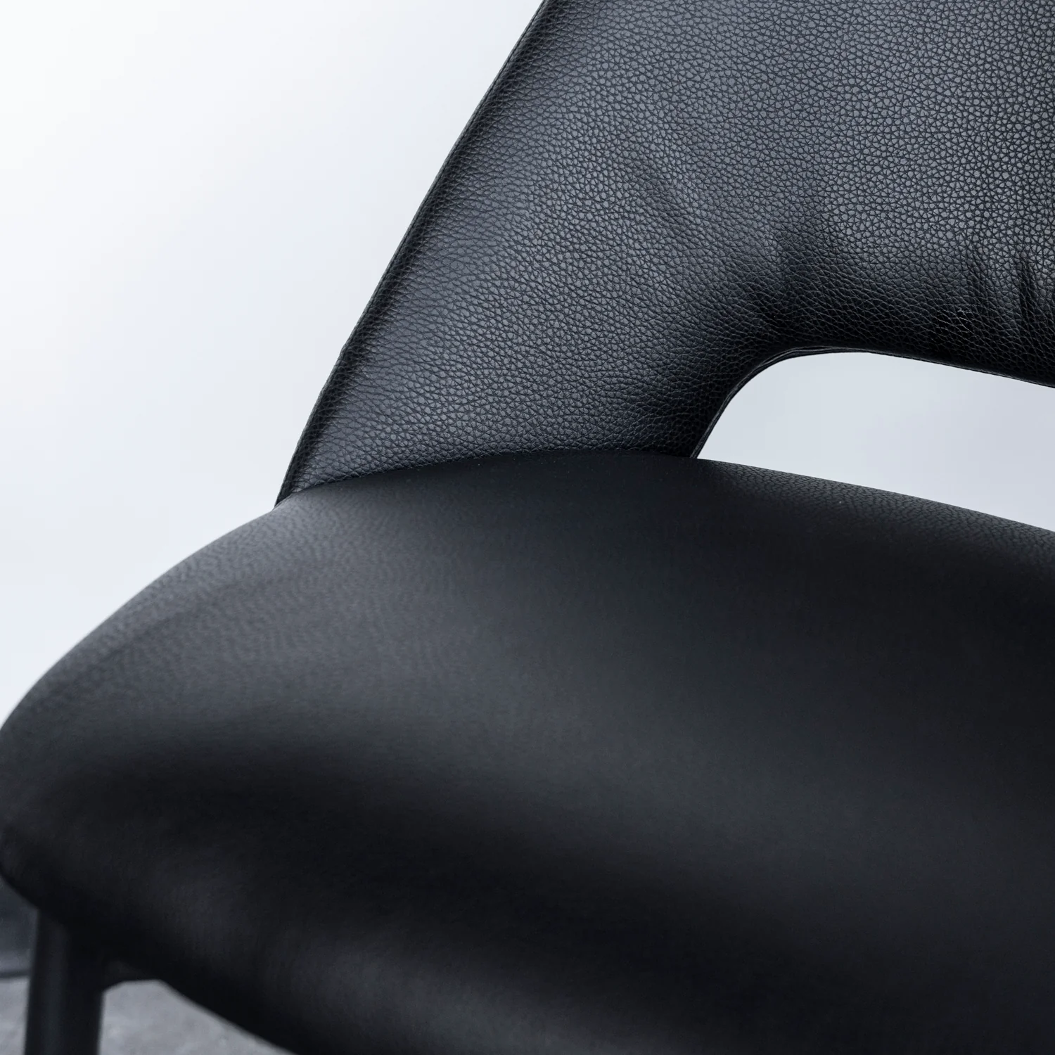 Chaise de cuisine en cuir noir - Germaine - Image 7