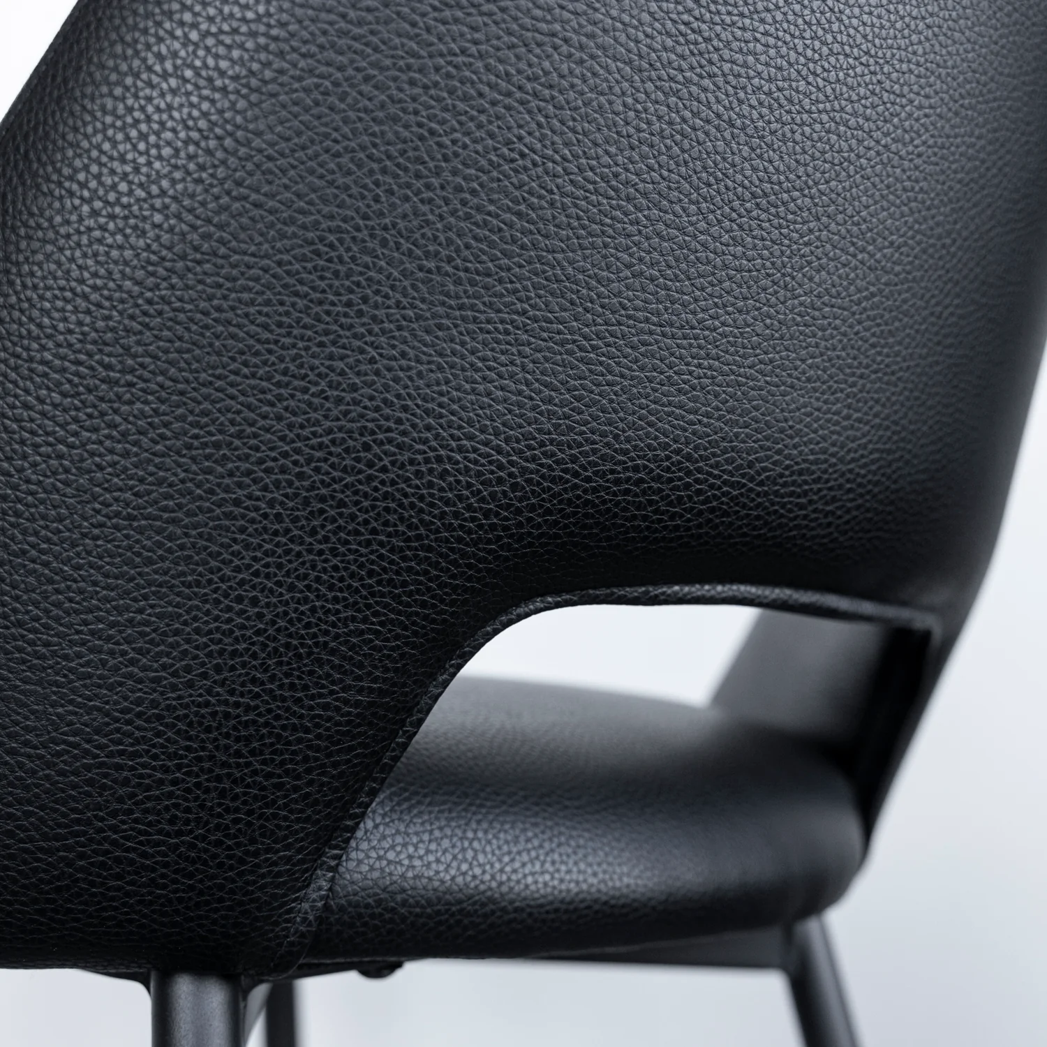 Chaise de cuisine en cuir noir - Germaine - Image 8