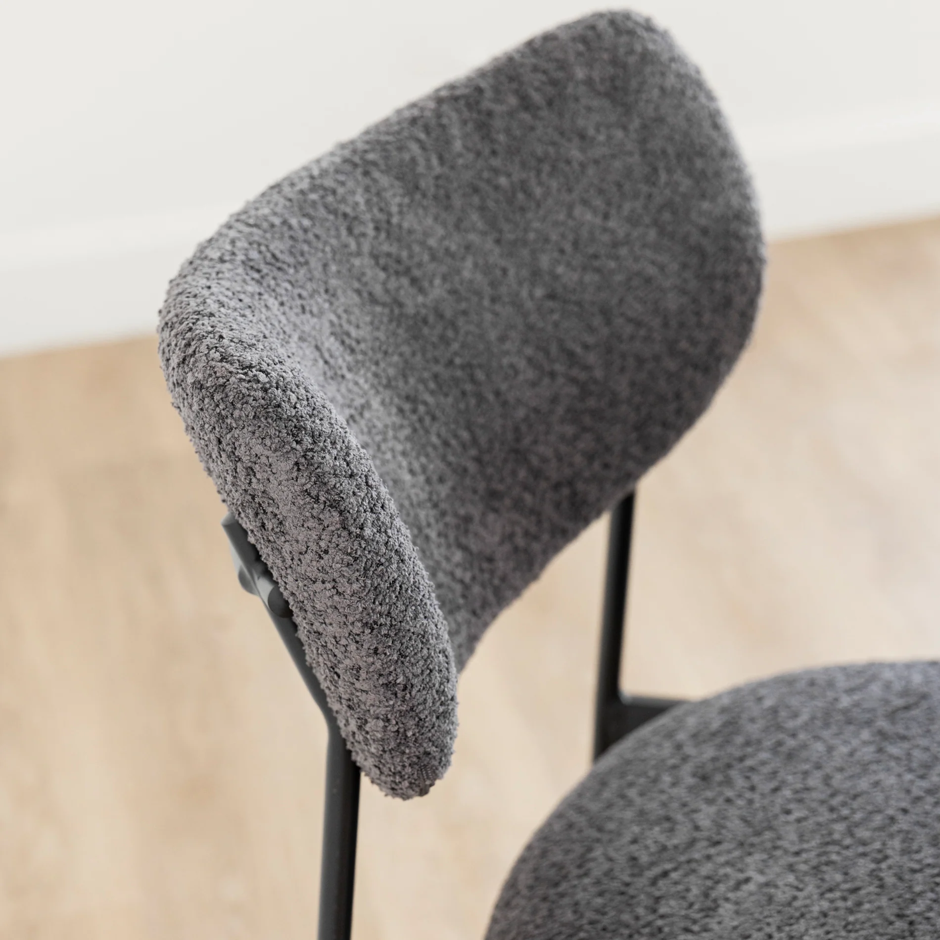 Chaise de cuisine en tissu bouclette ardoise -Lydia - Image 6