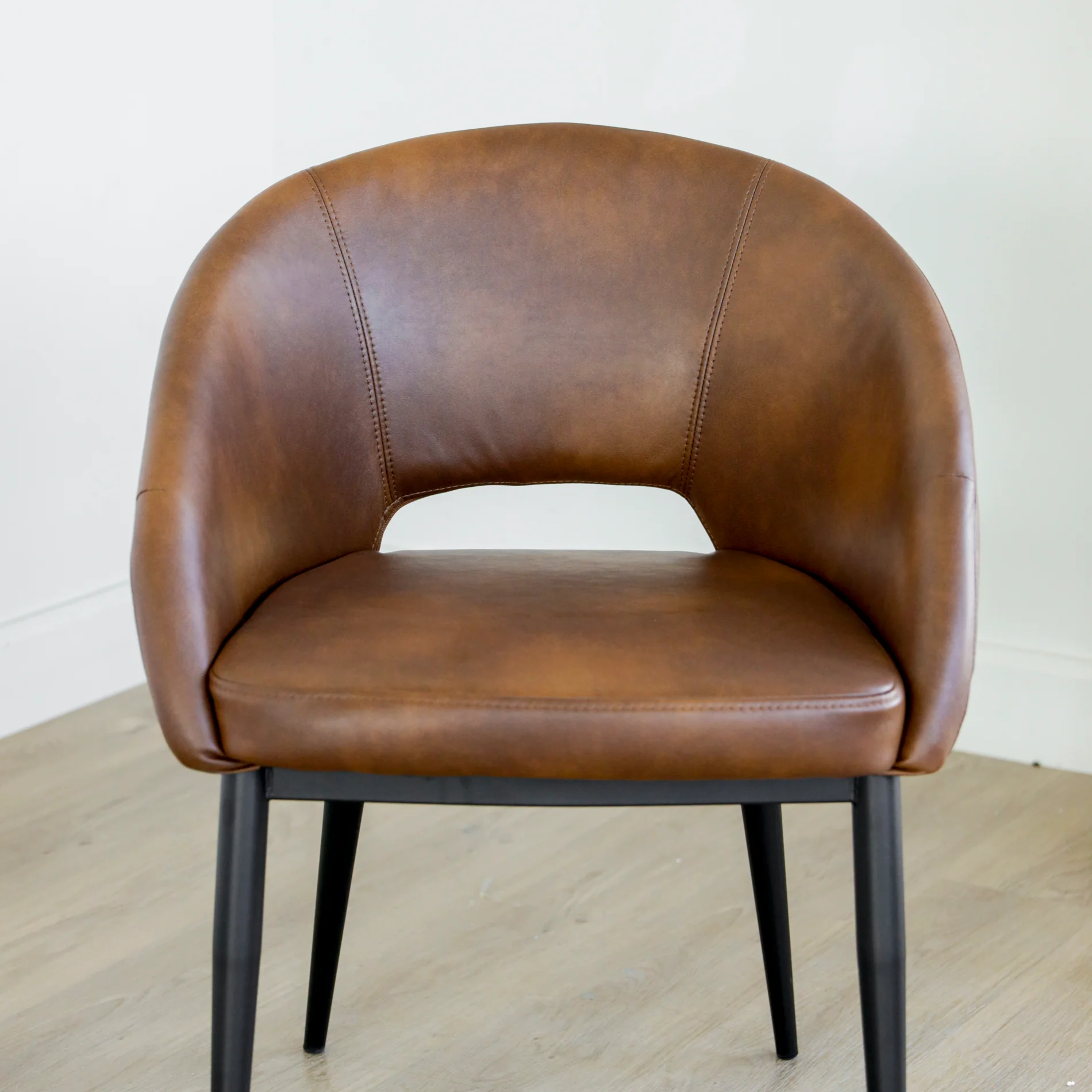 Chaise de cuisine en cuir végane cognac - Madison - Image 4