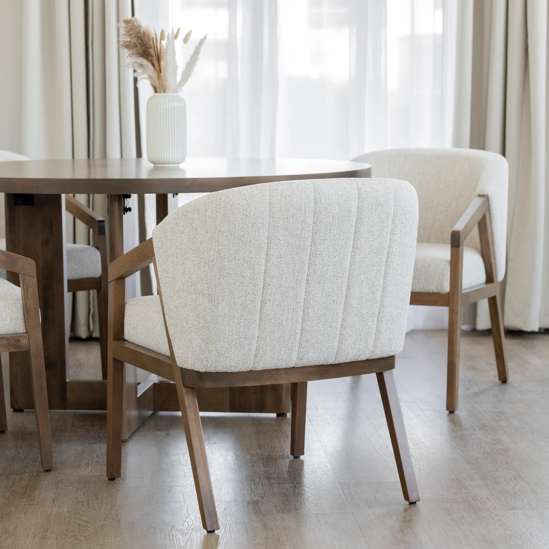 Chaise de cuisine en tissu boucle d'or et merisier pacane - Maurice - Image 9