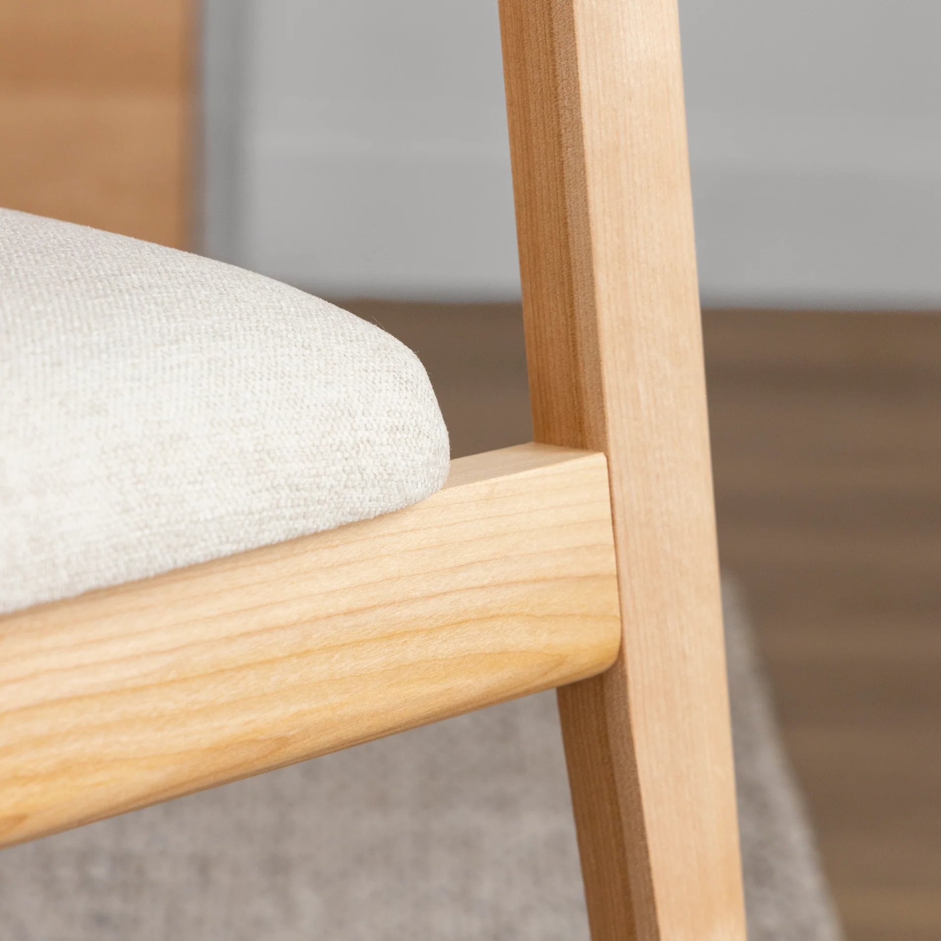 Chaise de cuisine en tissu sablon et merisier naturel - Nora - Image 5
