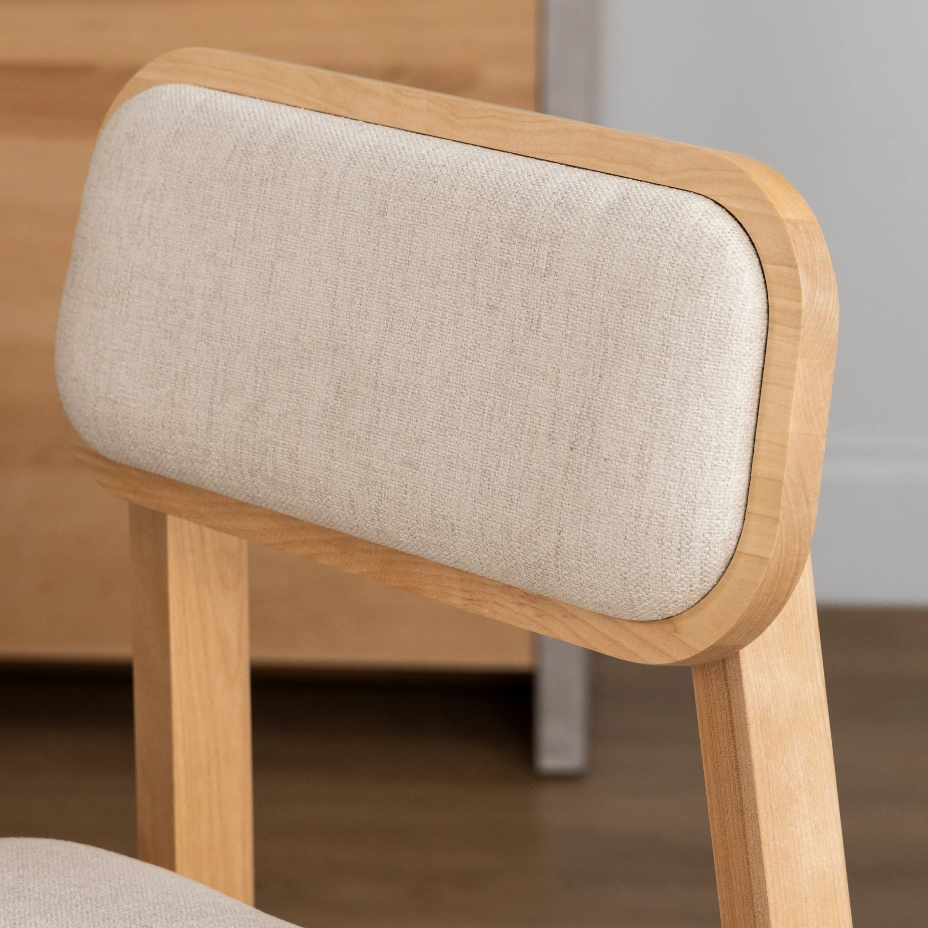 Chaise de cuisine en tissu sablon et merisier naturel - Nora - Image 7