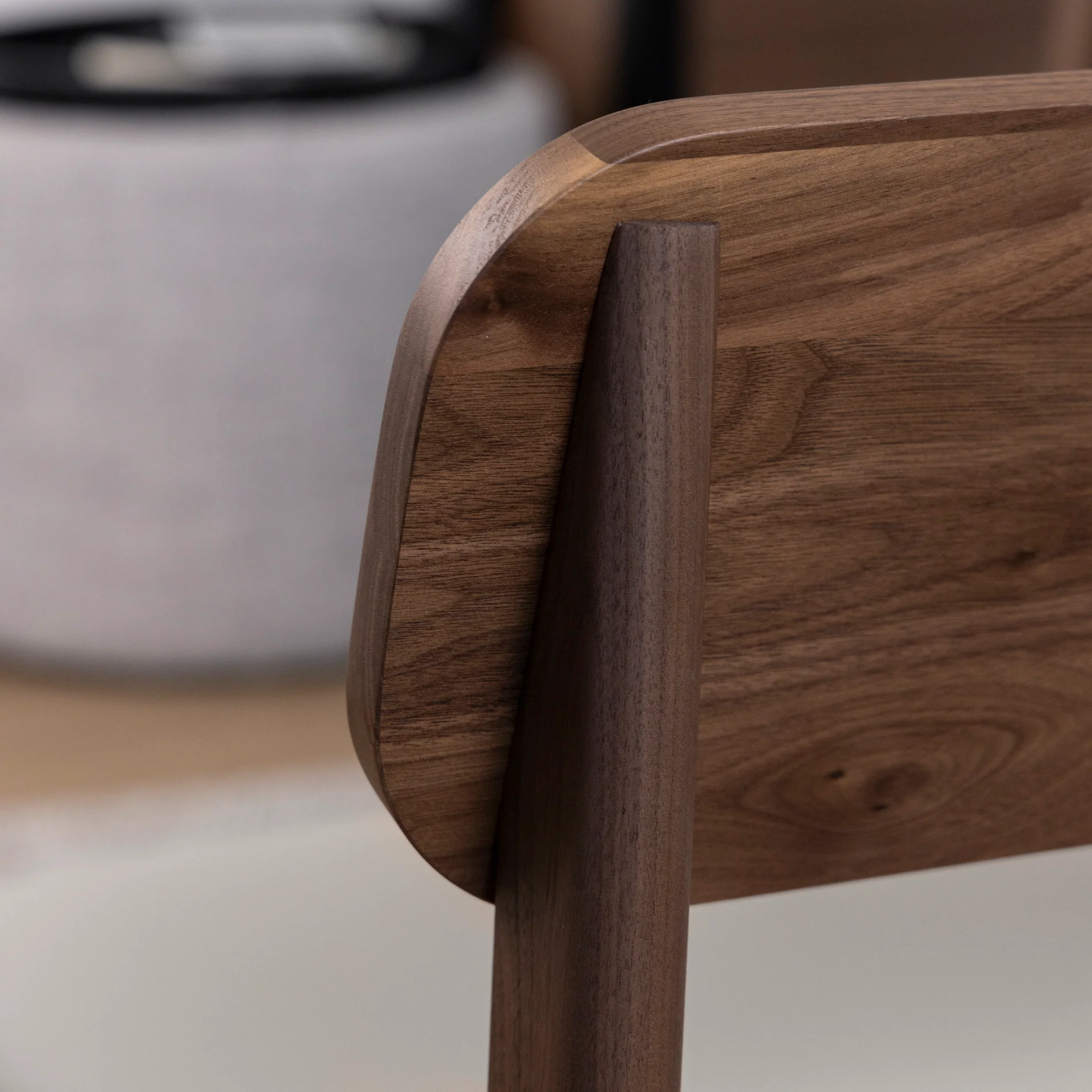 Chaise de cuisine en cuir végane taupe et noyer - Nora - Image 3