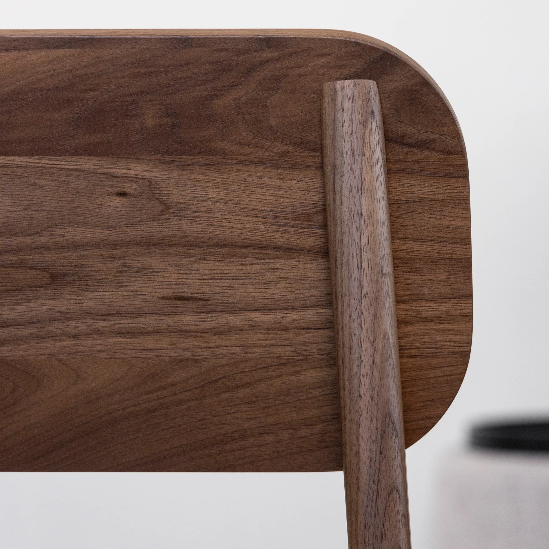 Chaise de cuisine en cuir végane taupe et noyer - Nora - Image 4
