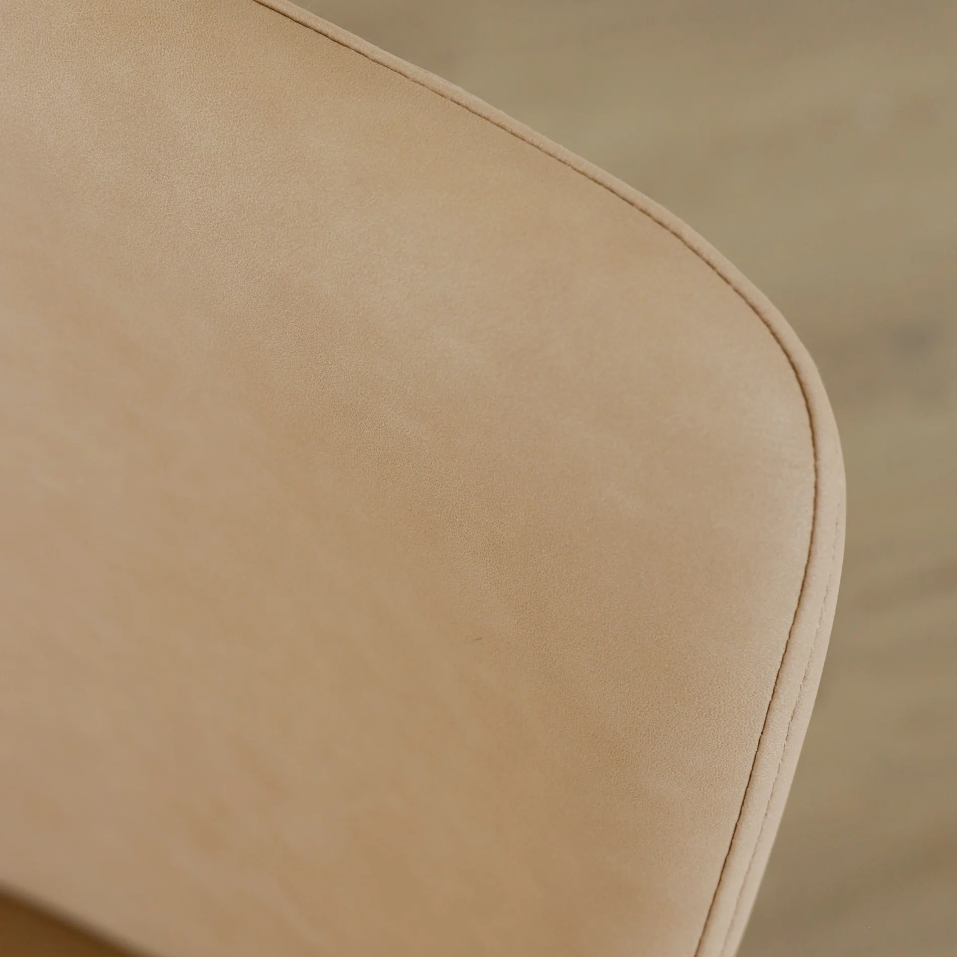 Chaise de cuisine en cuir végane tan - Odile - Image 3