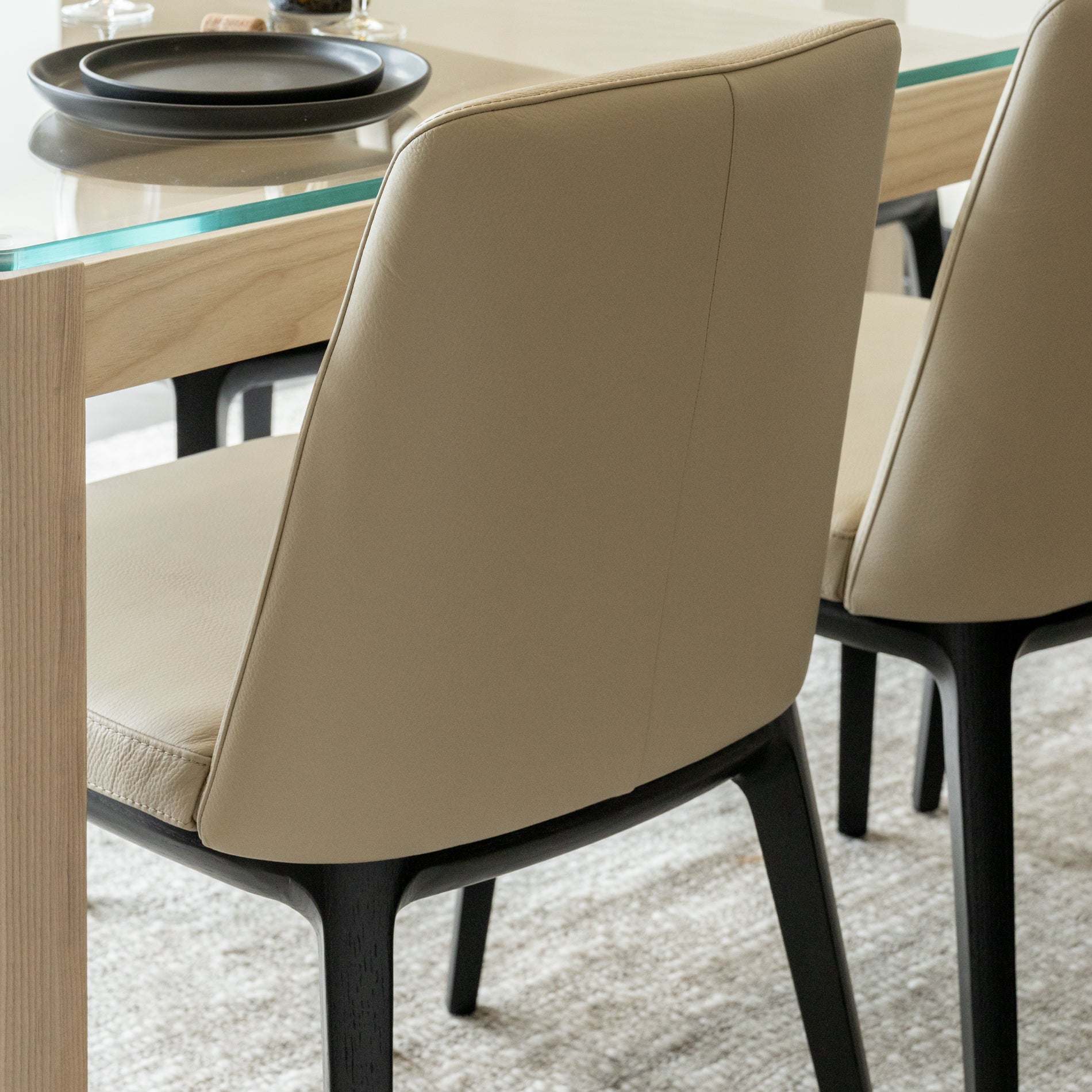 Chaise de cuisine en cuir taupe - Tessa - Image 10