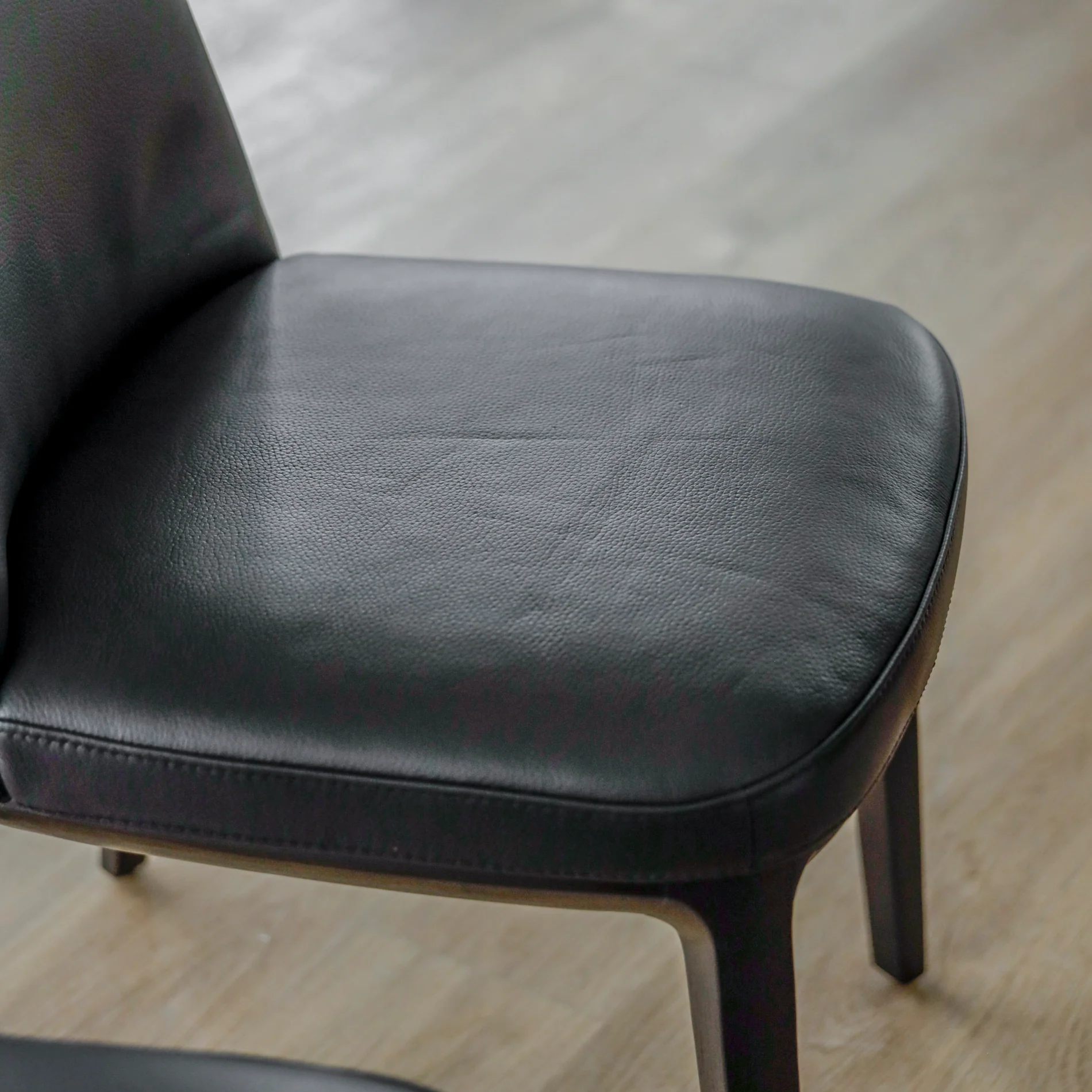 Ensemble de 6 chaises de cuisine en cuir noir - Tessa - Image 4