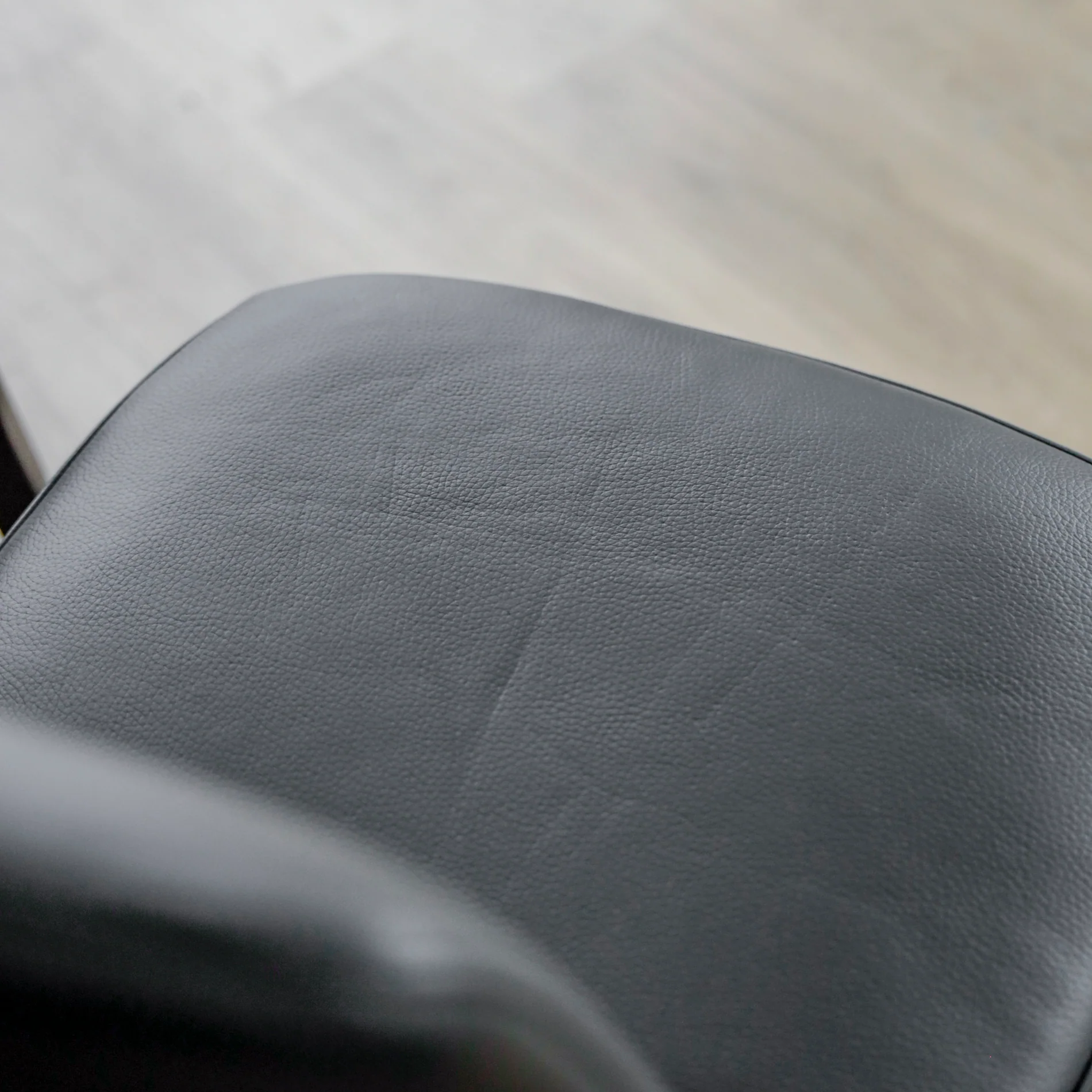 Ensemble de 6 chaises de cuisine en cuir noir - Tessa - Image 6