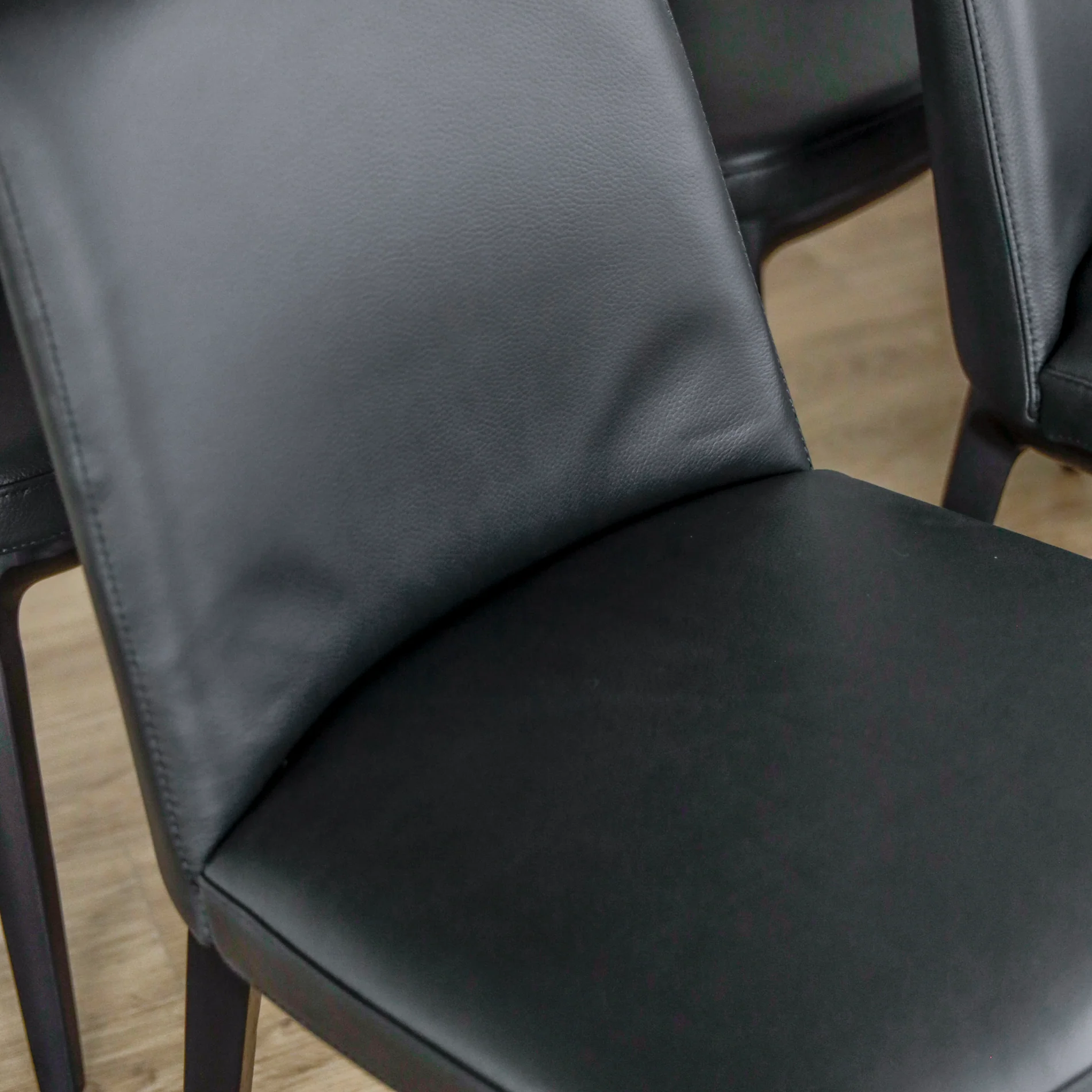 Ensemble de 6 chaises de cuisine en cuir noir - Tessa - Image 9