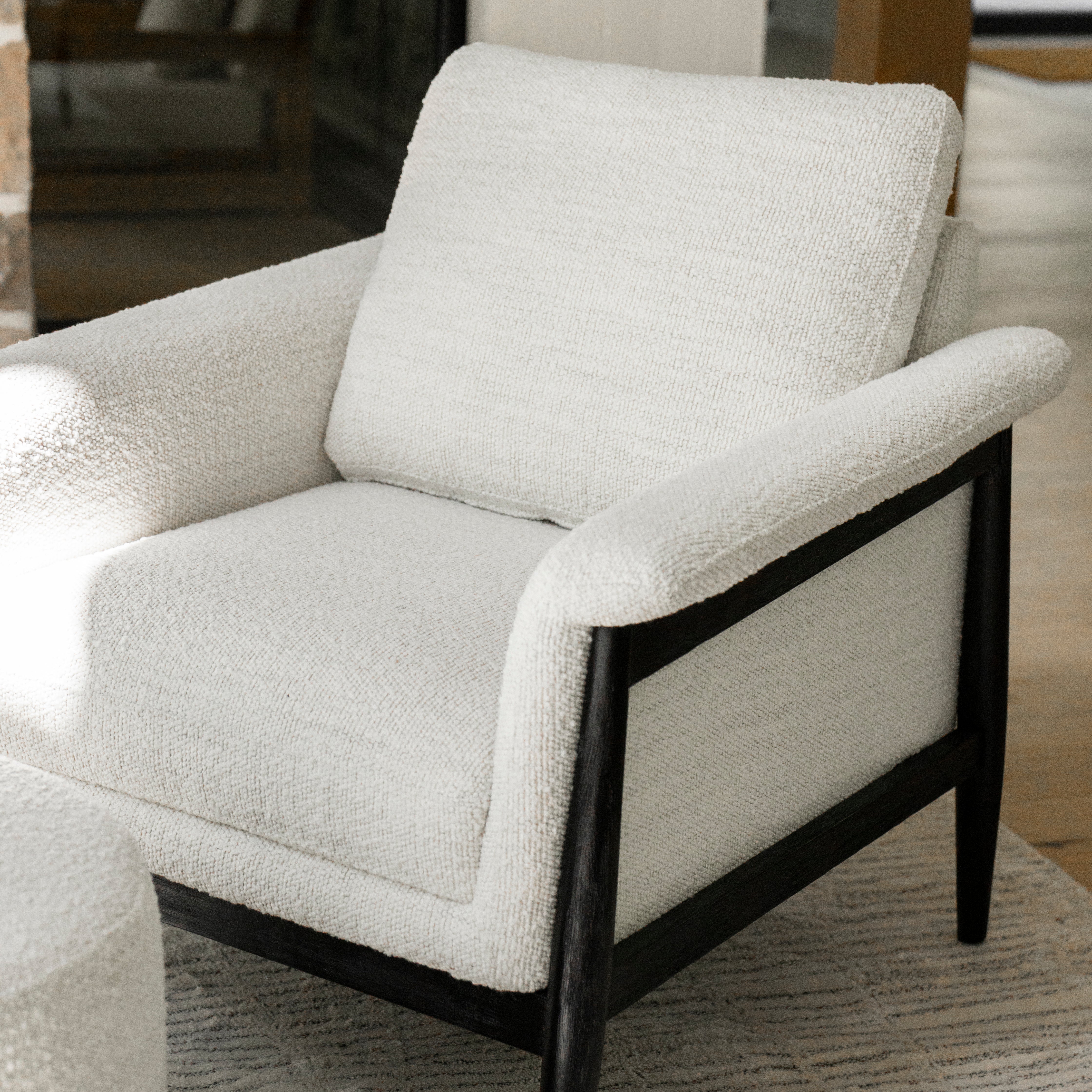 Fauteuil en tissu bouclé - Arnold - Image 7