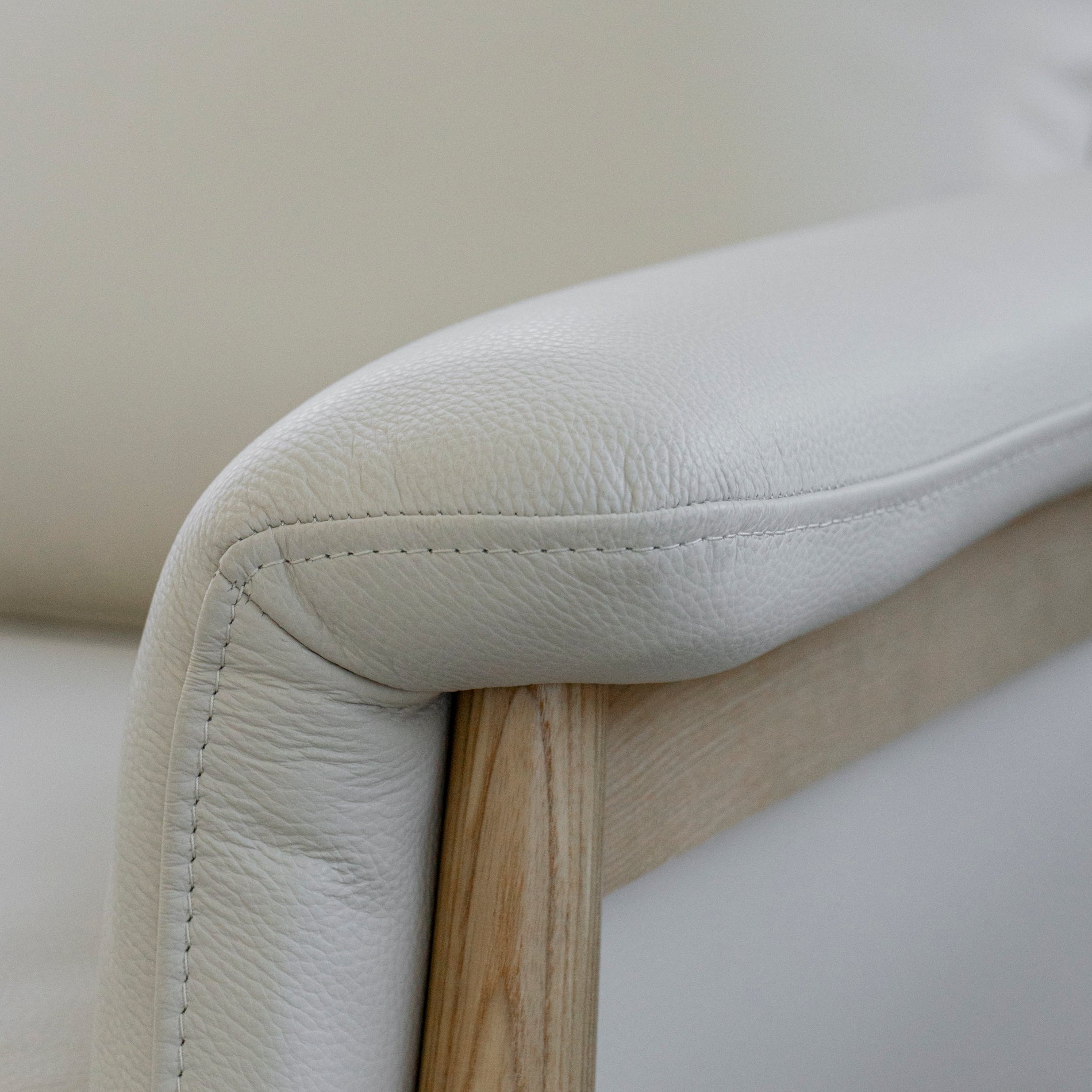 Fauteuil en cuir crème - Arnold - Image 5