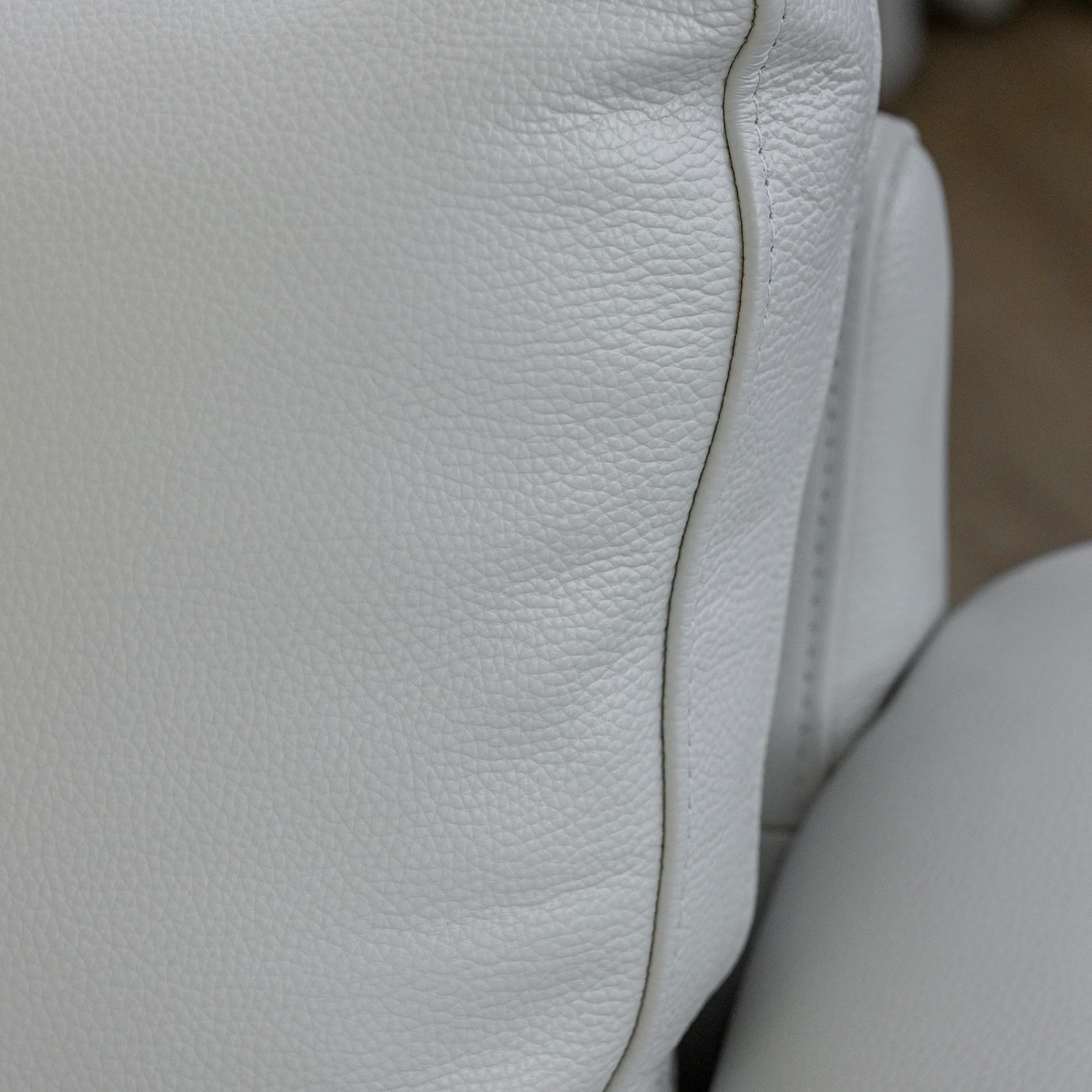 Fauteuil en cuir crème - Arnold - Image 6