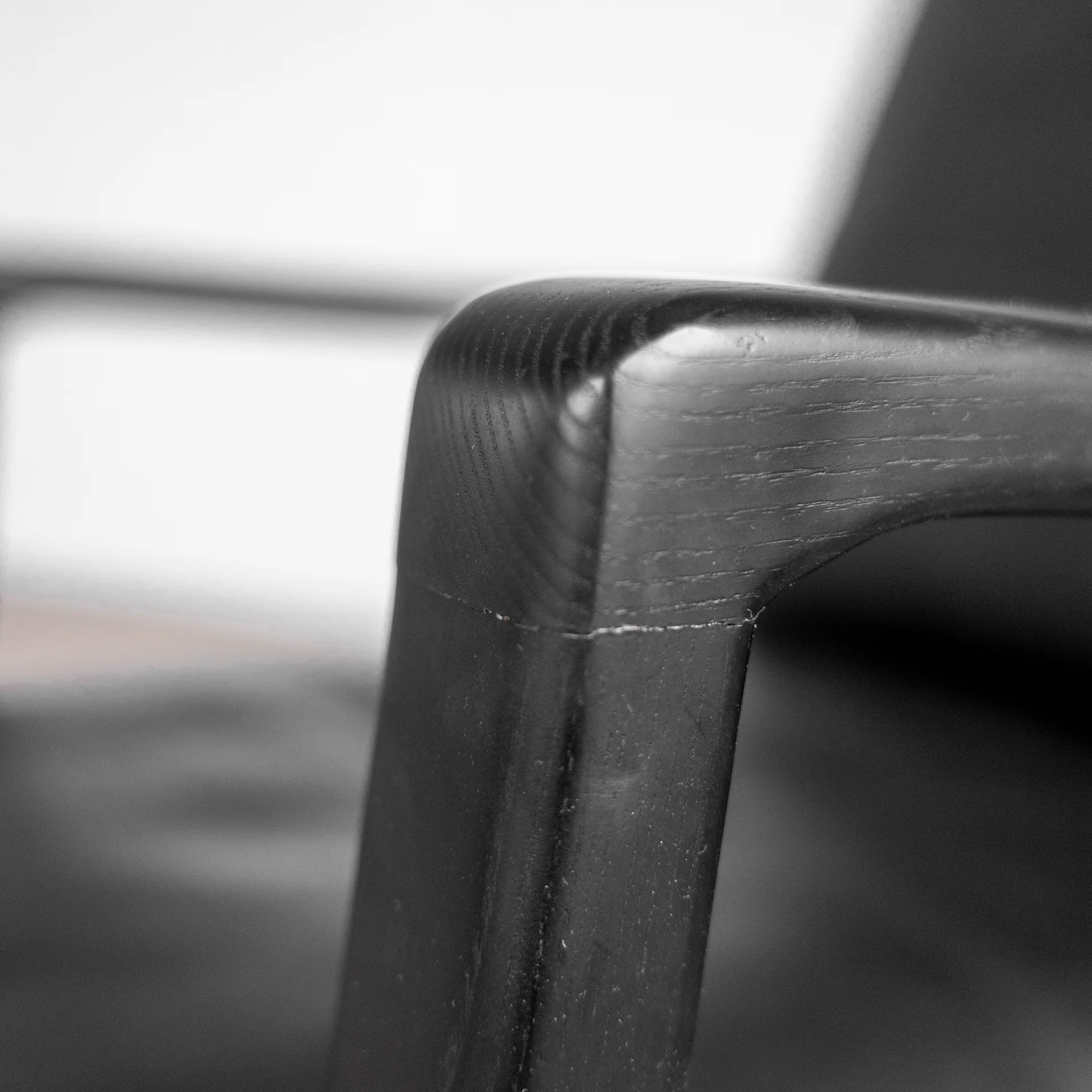 Fauteuil en cuir noir avec bois noir - Lucien - Image 10