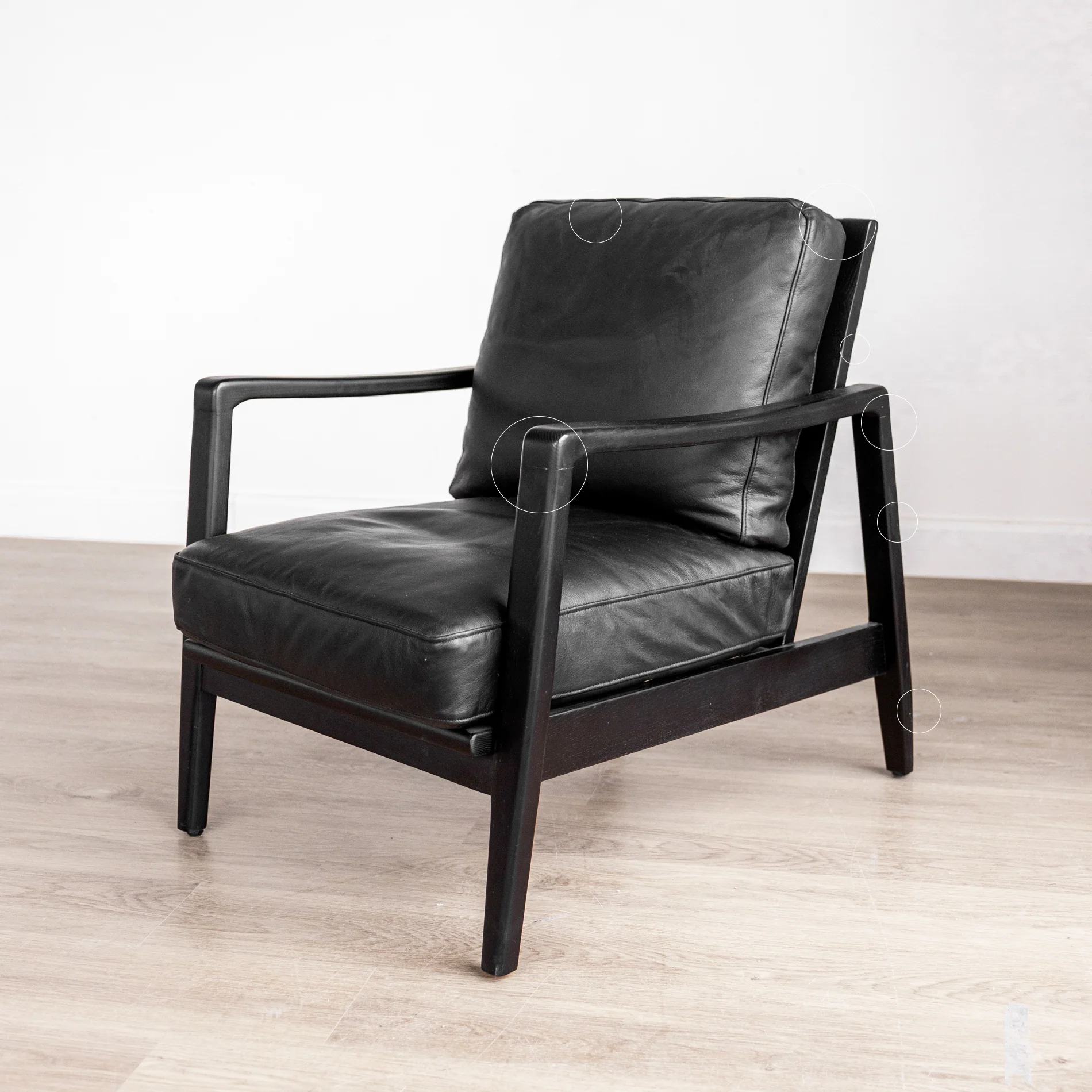 Fauteuil en cuir noir avec bois noir - Lucien - Image 19