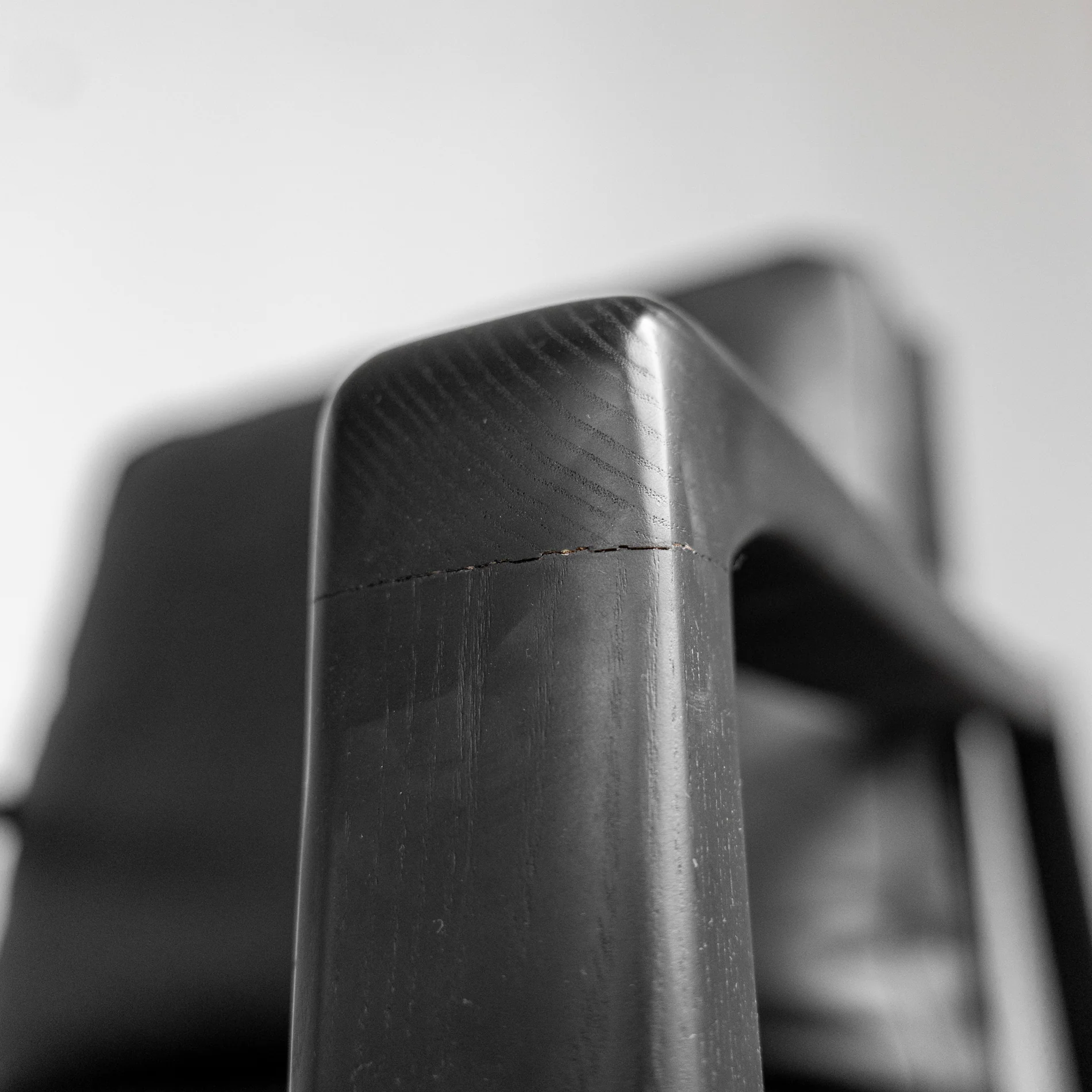 Fauteuil en cuir noir avec bois noir - Lucien - Image 3