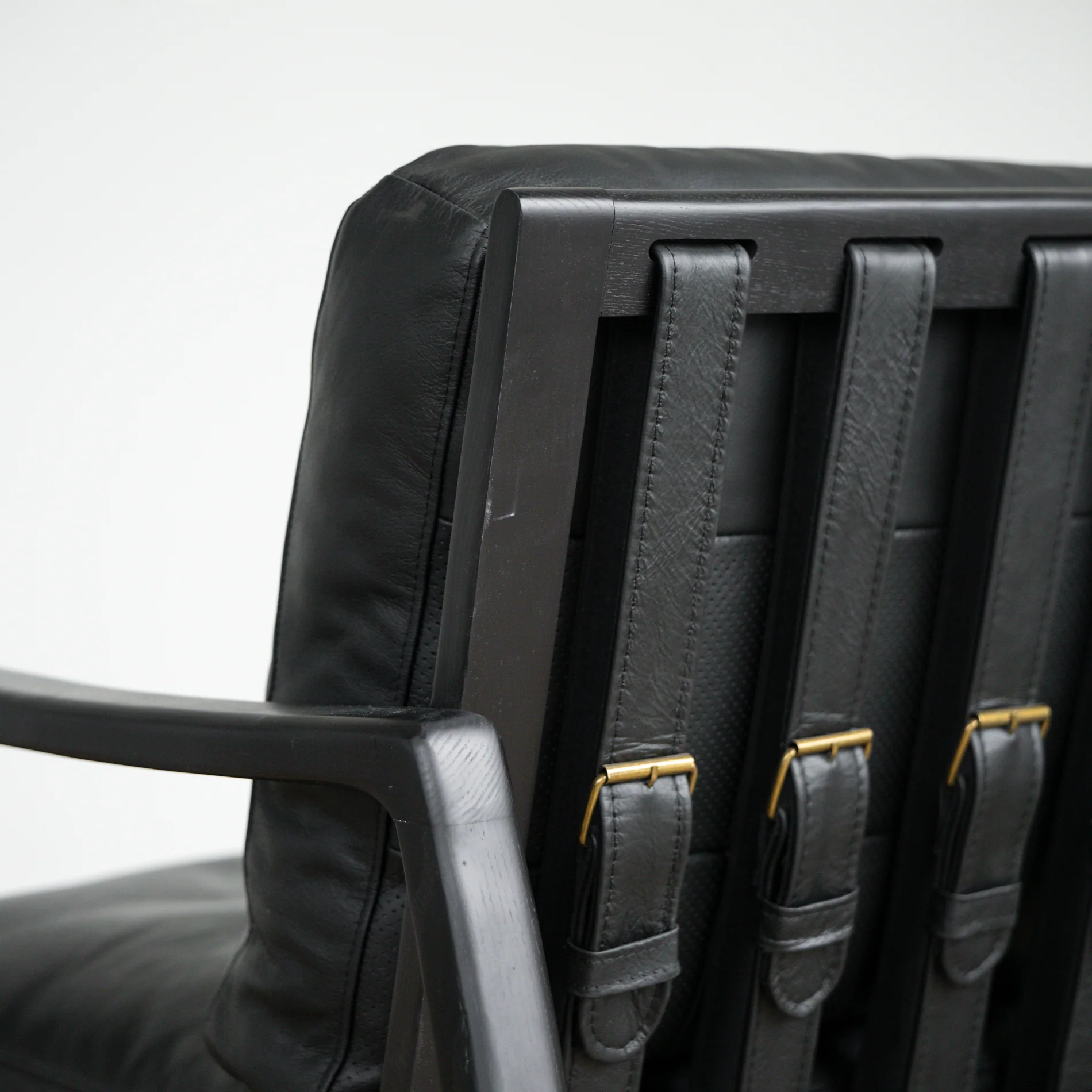 Fauteuil en cuir noir avec bois noir - Lucien - Image 9