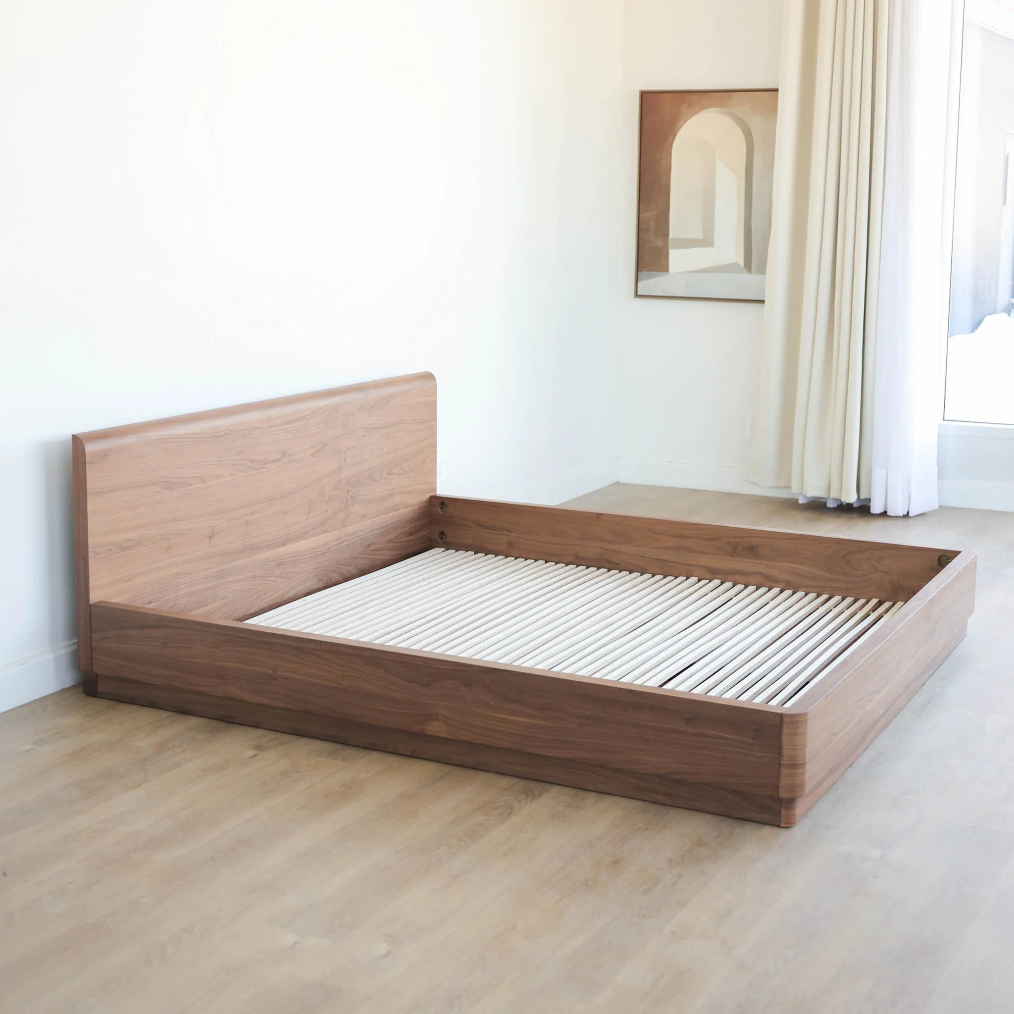 Base de lit king en noyer - Alexis - Image 3