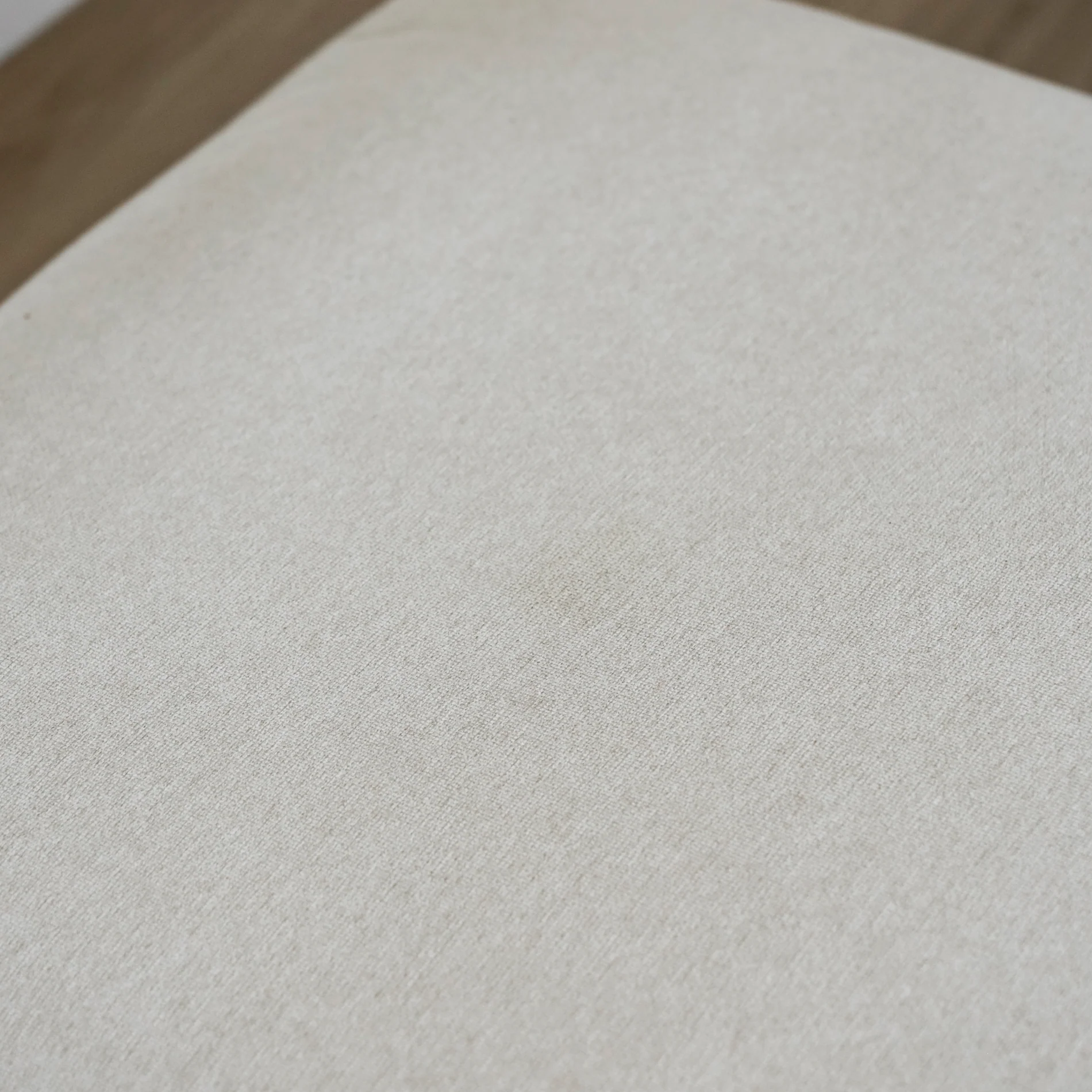 Ottoman en tissu sable - Maverick - Image 3