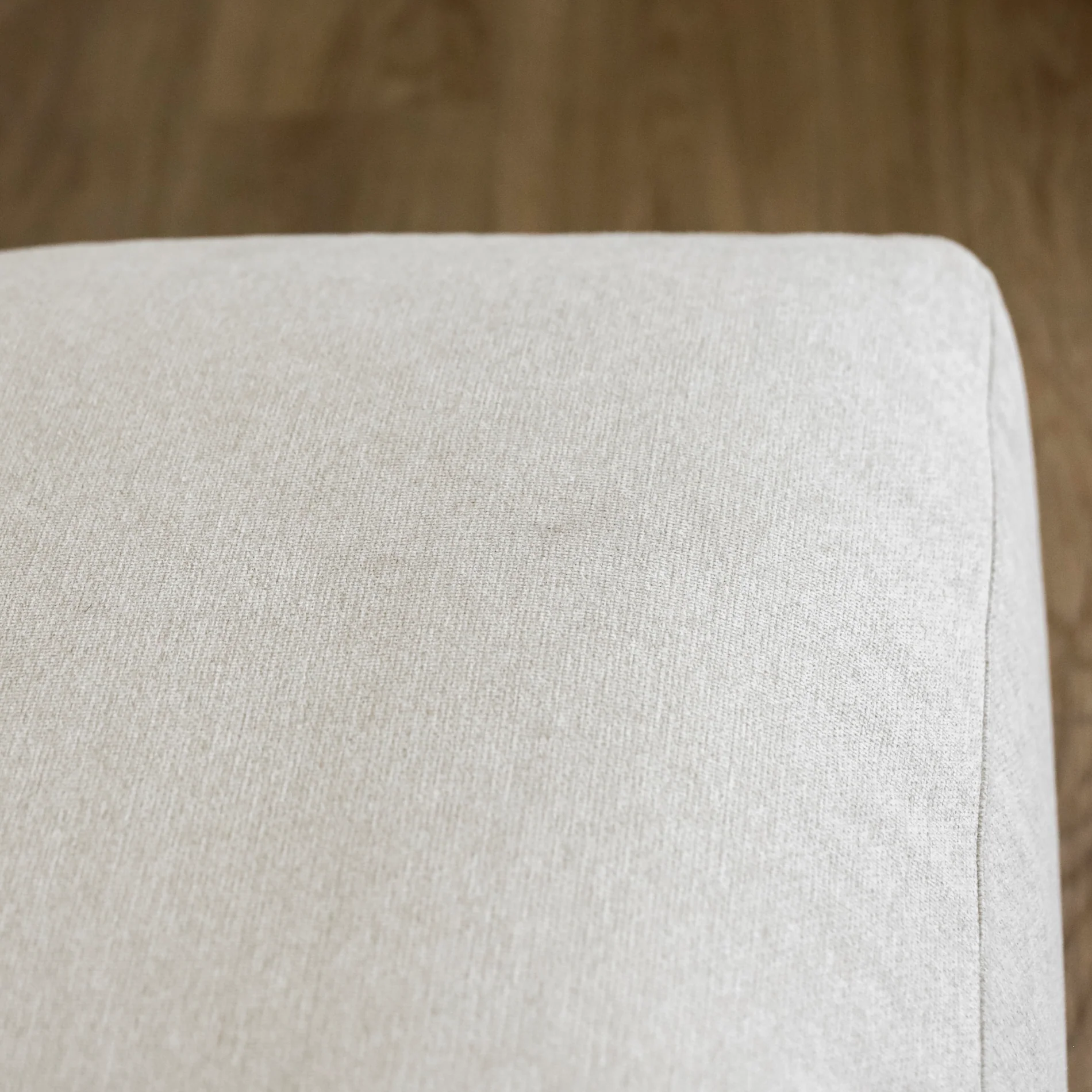 Ottoman en tissu sable - Maverick - Image 4