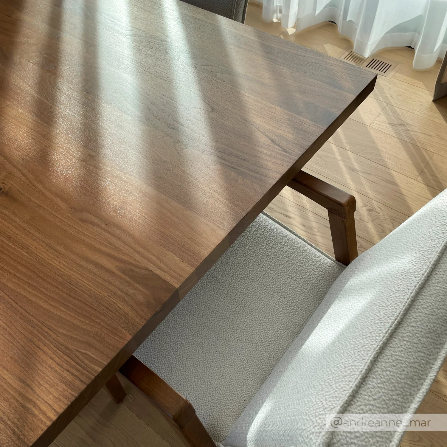 Table de cuisine en noyer massif - Beauchamp - Image 7