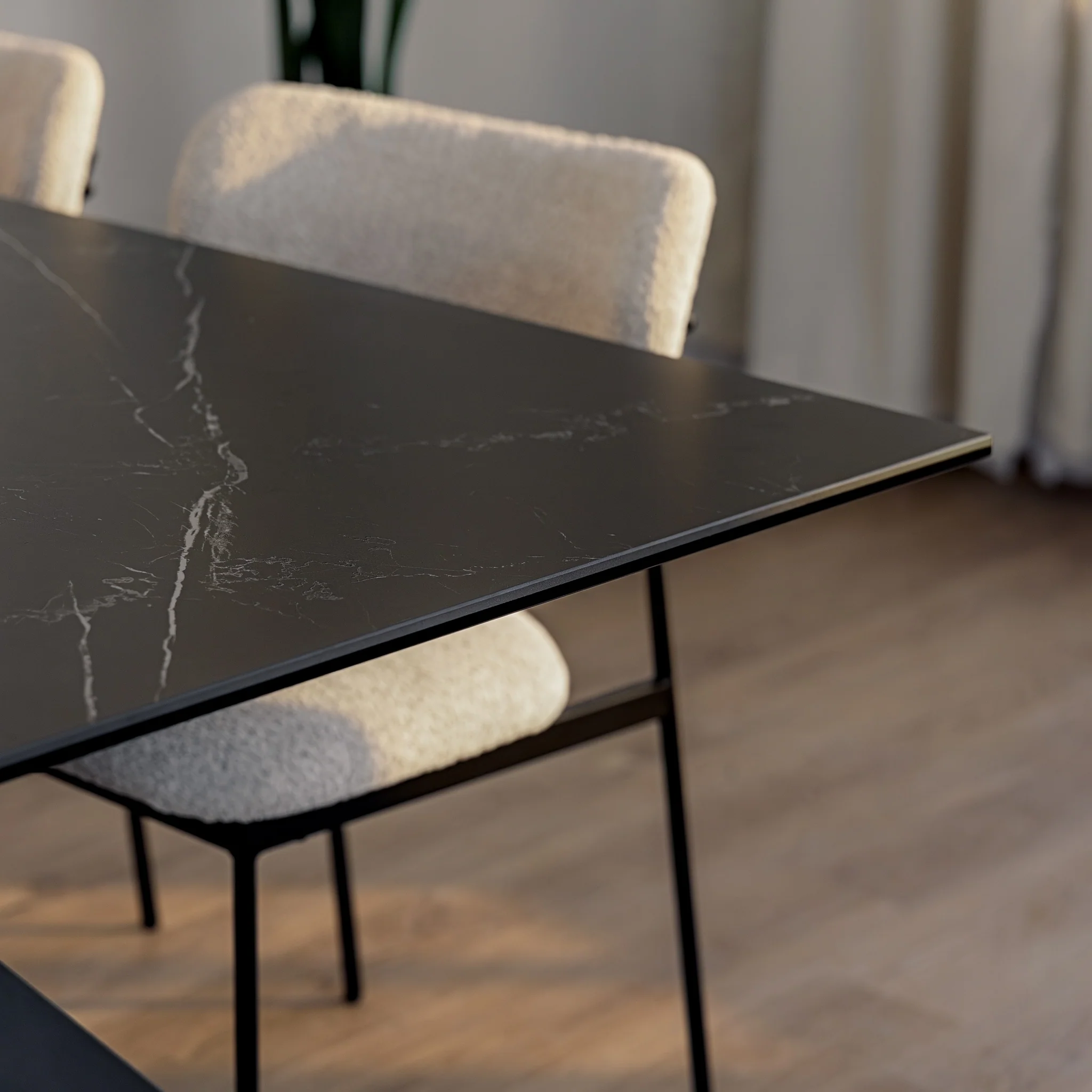 Table de cuisine en céramique noire - Portneuf - Image 4