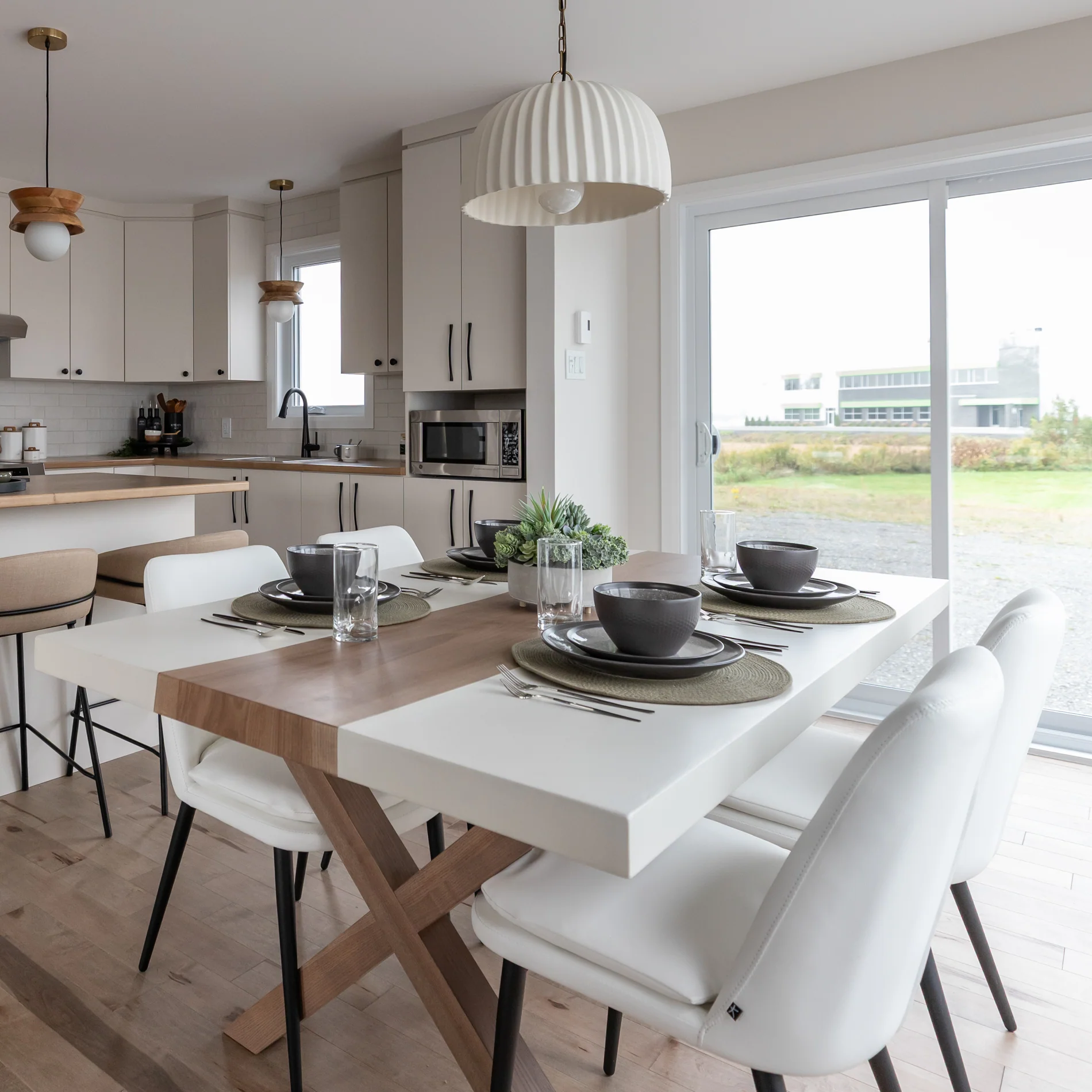 Table de cuisine en béton et frêne - Kénogami - Image 9