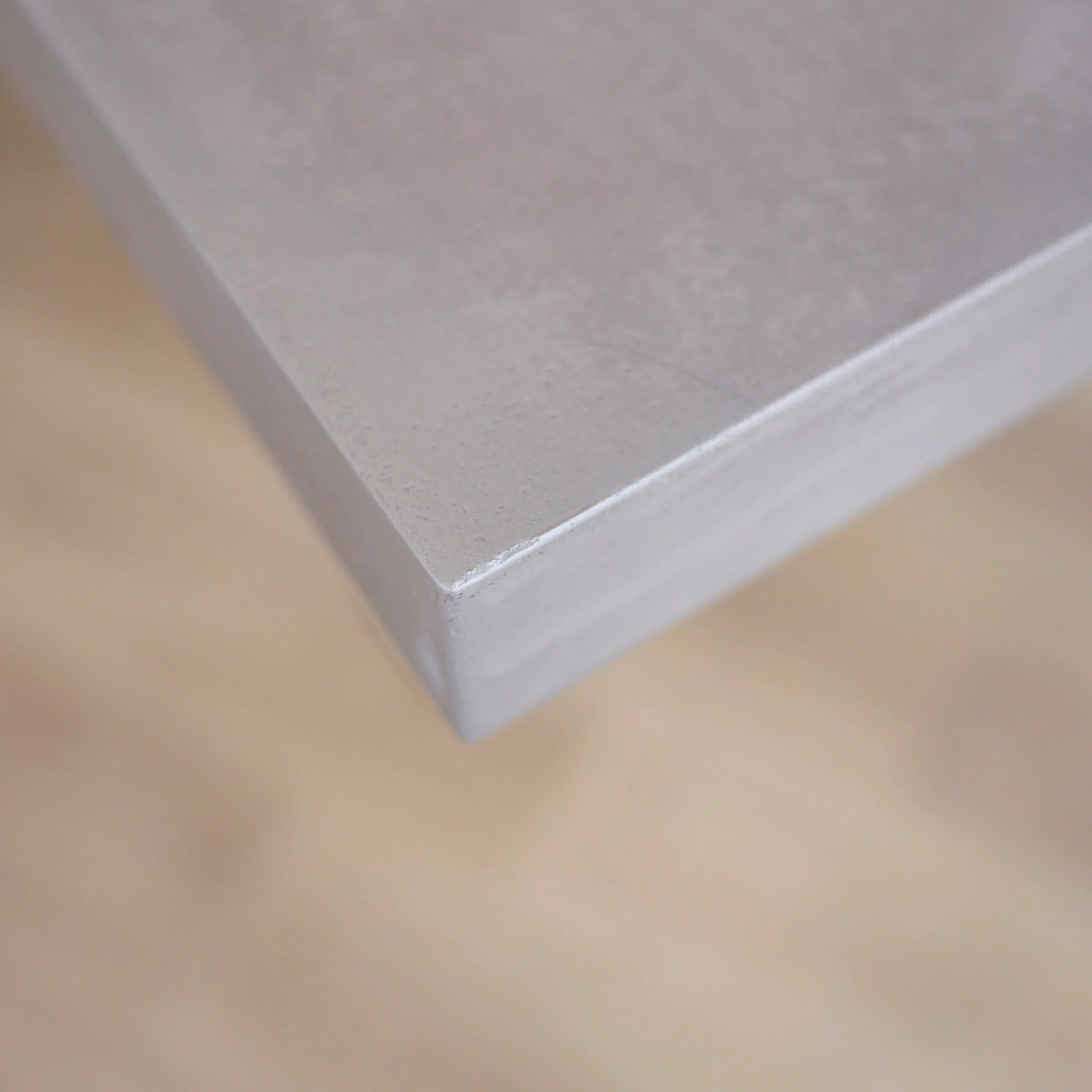 Table de cuisine en béton galet et frêne ambré - Kénogami - Image 6