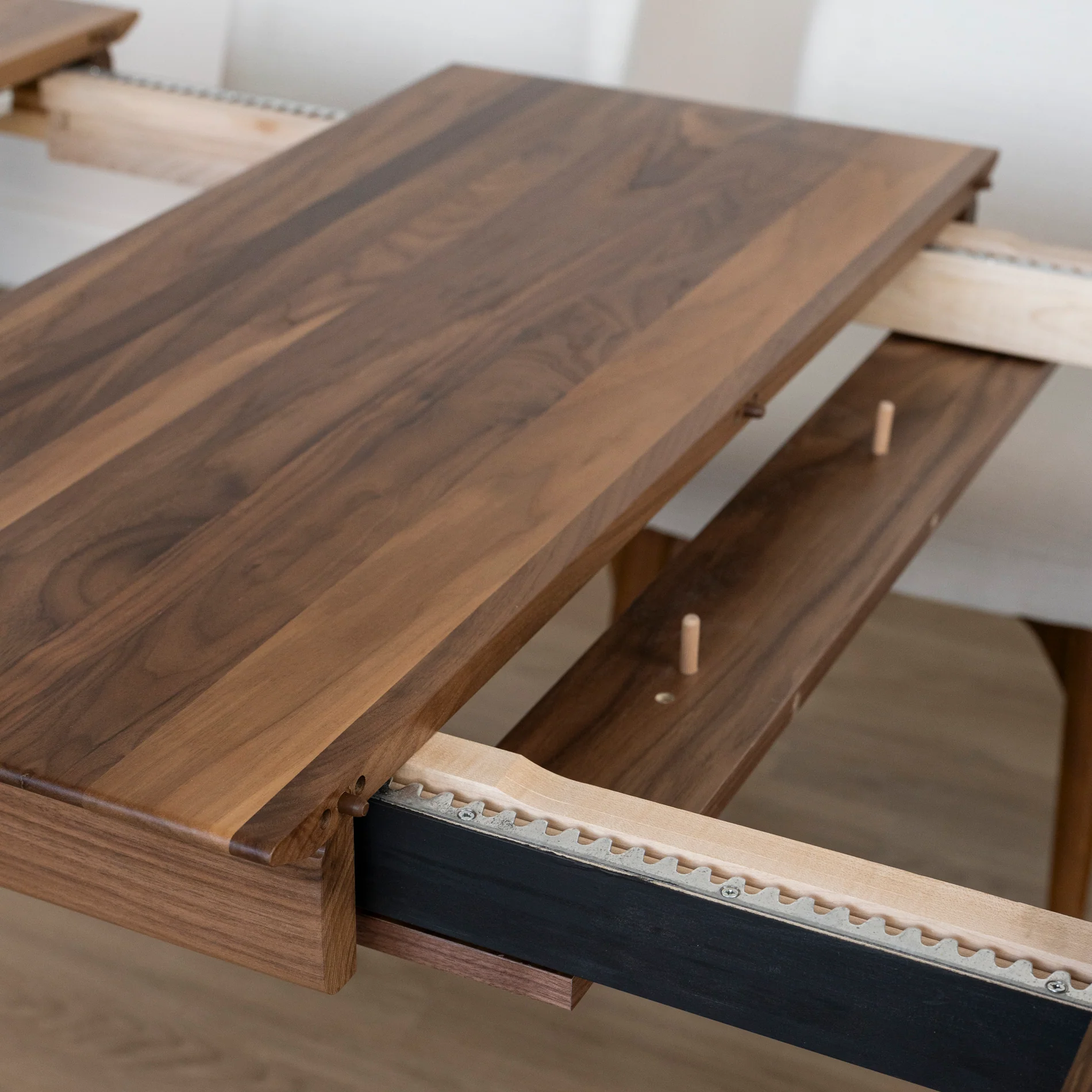 Table de cuisine extensible en noyer - St-Martin - Image 4