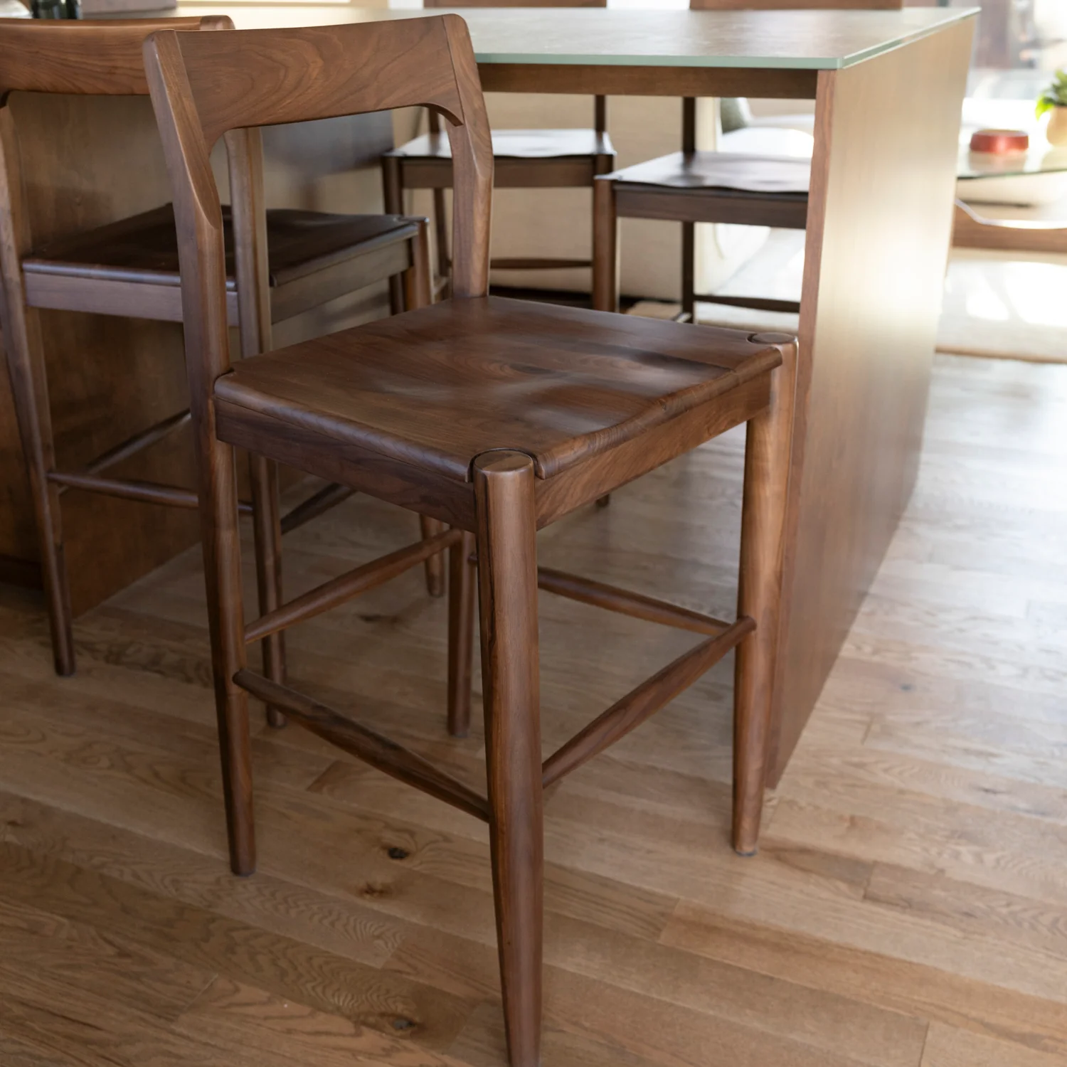 Tabouret de comptoir en bois - Arthur - Image 2