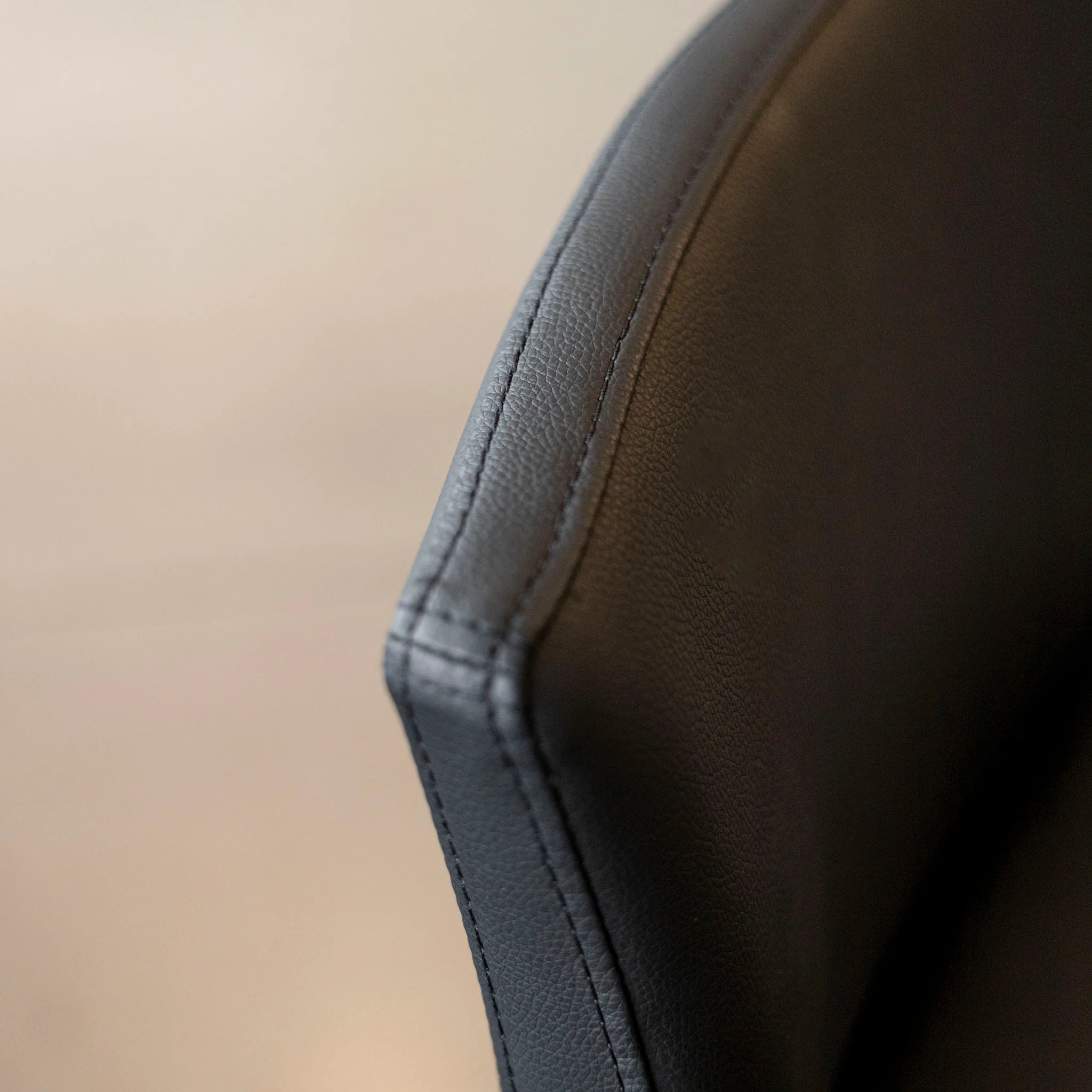 Tabouret de comptoir en cuir végane noir - Justine - Image 3