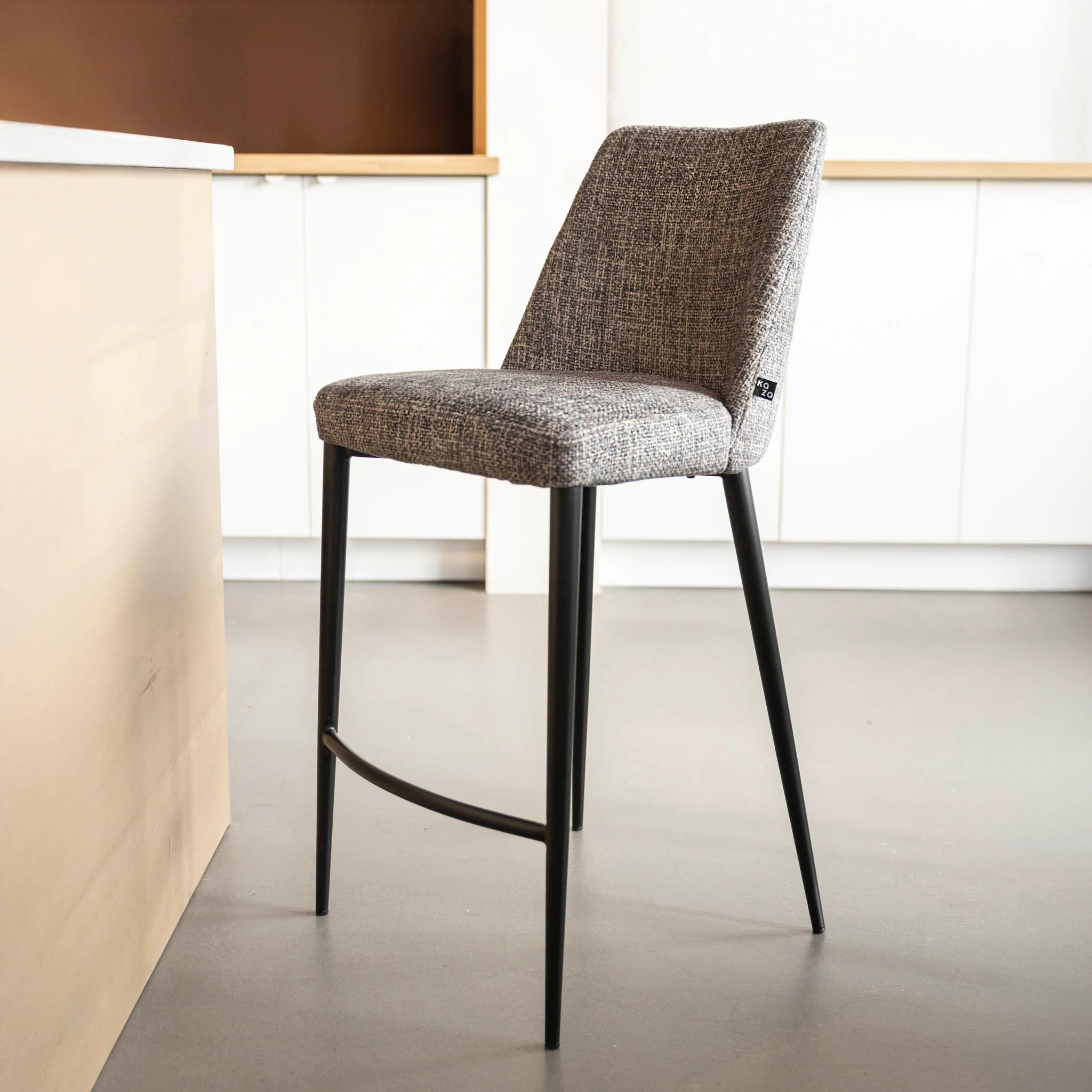 Tabouret comptoir en tissu brun d'argile - Maria - Image 3